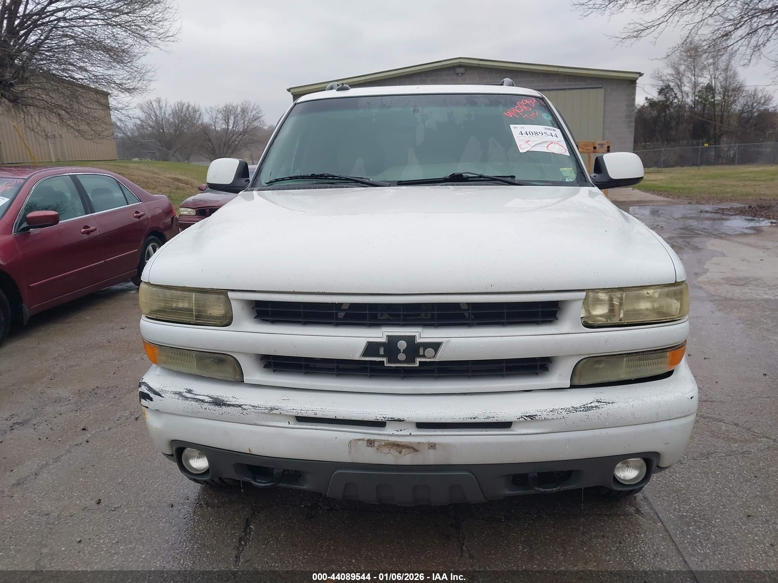 CHEVROLET SUBURBAN image 6