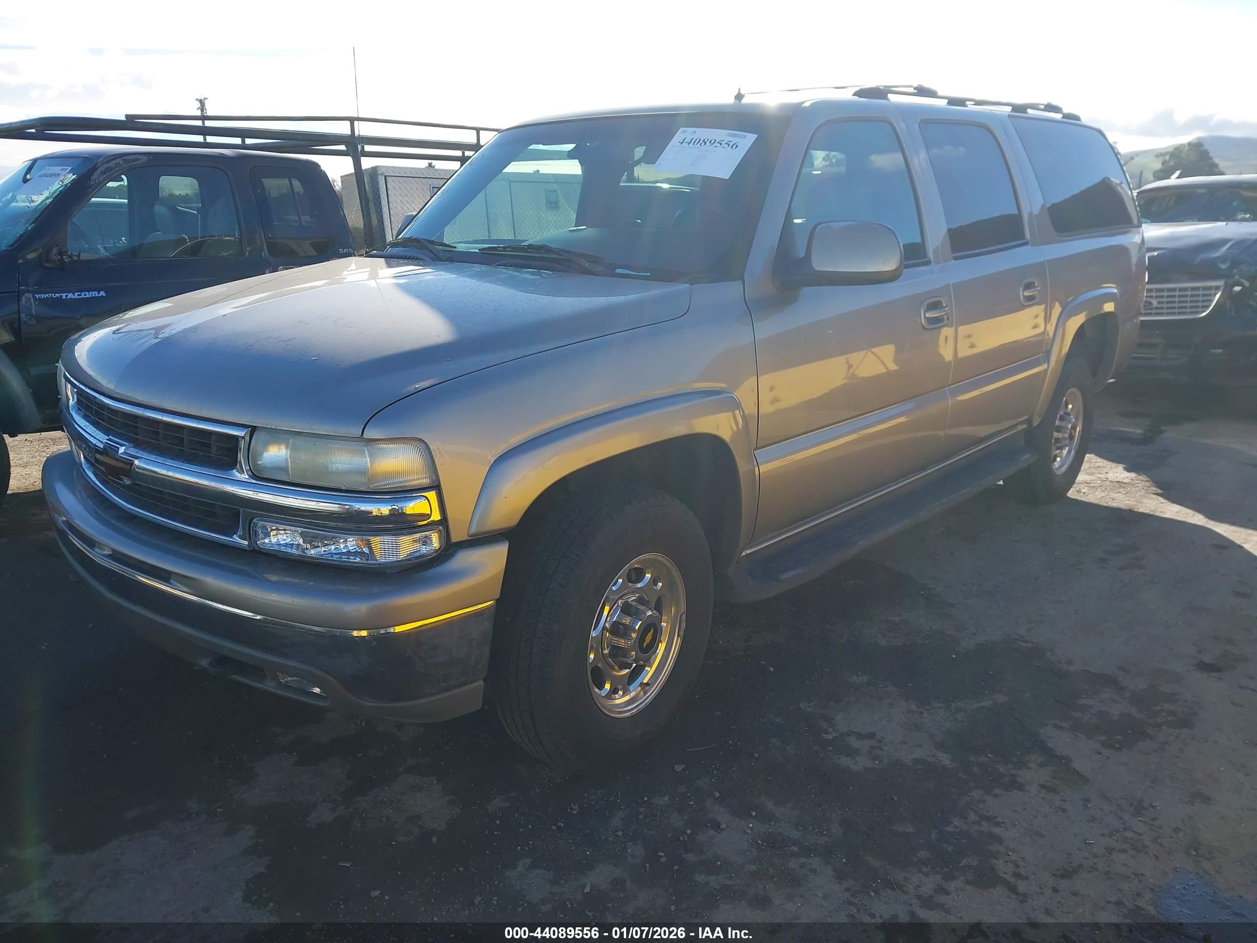 CHEVROLET SUBURBAN image 2