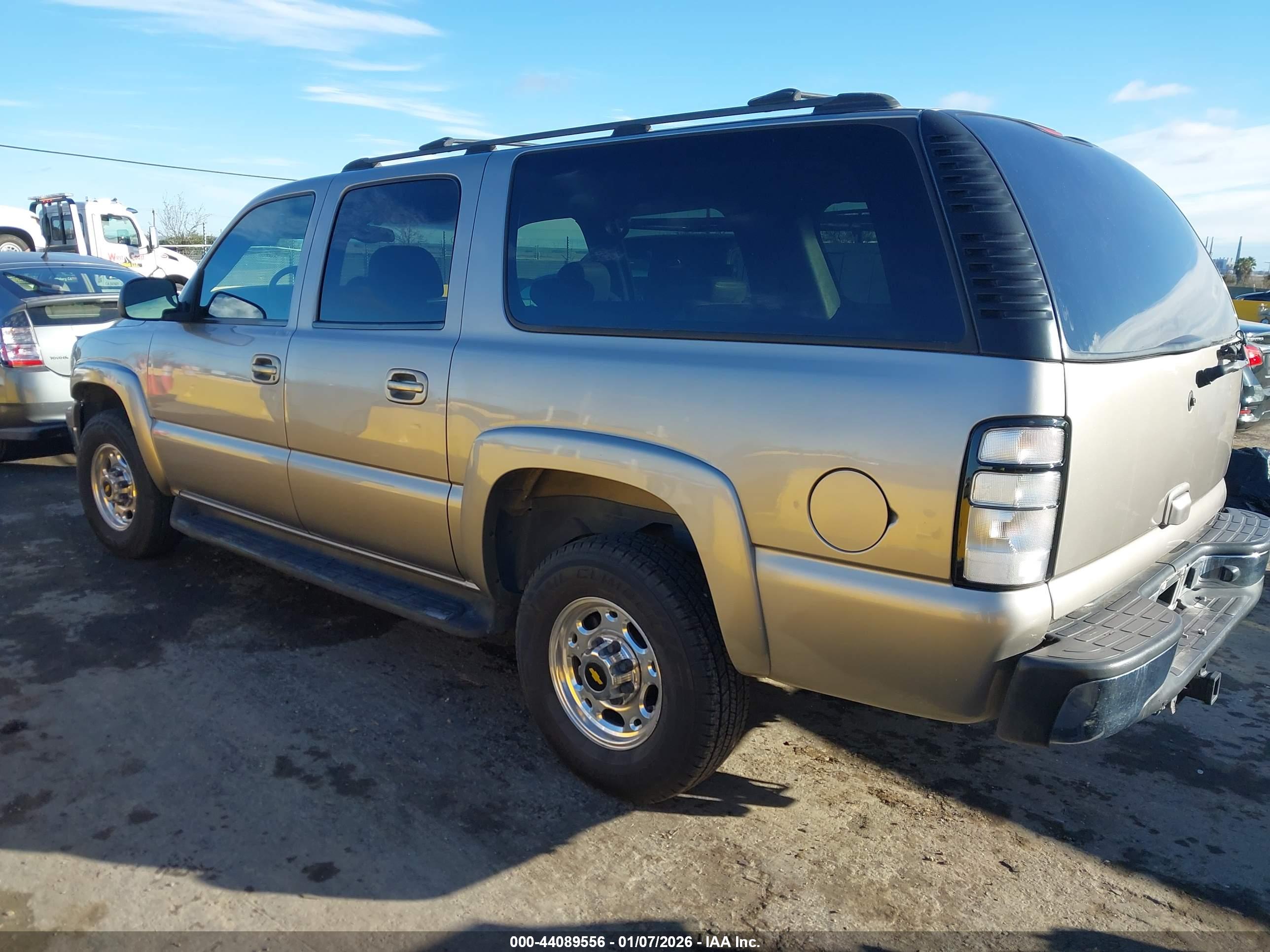 CHEVROLET SUBURBAN image 3