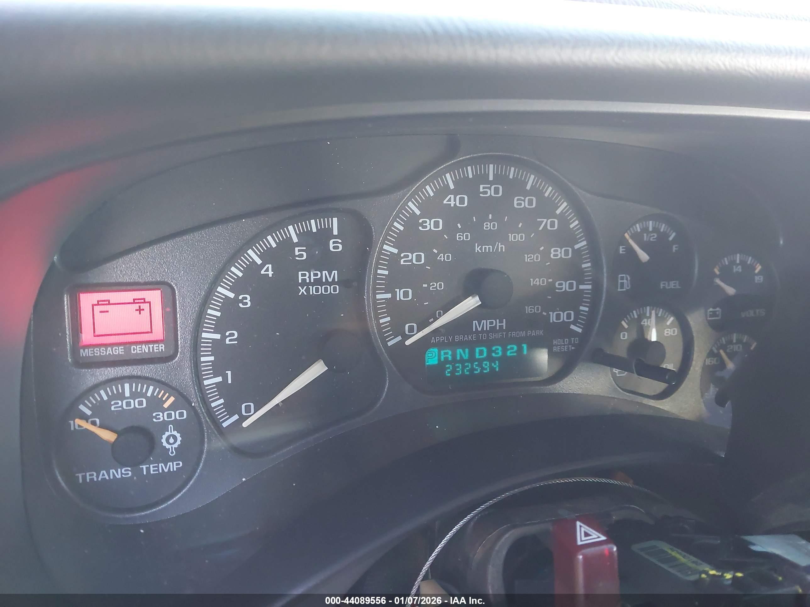 CHEVROLET SUBURBAN image 7