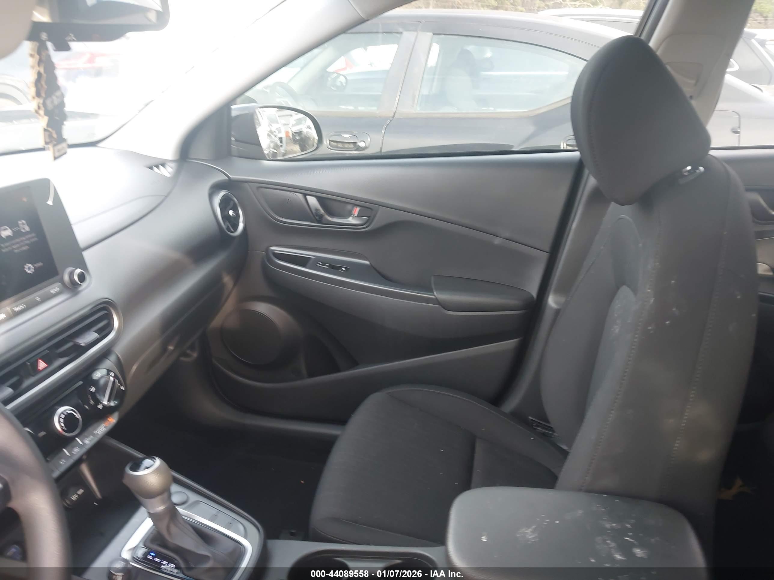 HYUNDAI KONA image 5