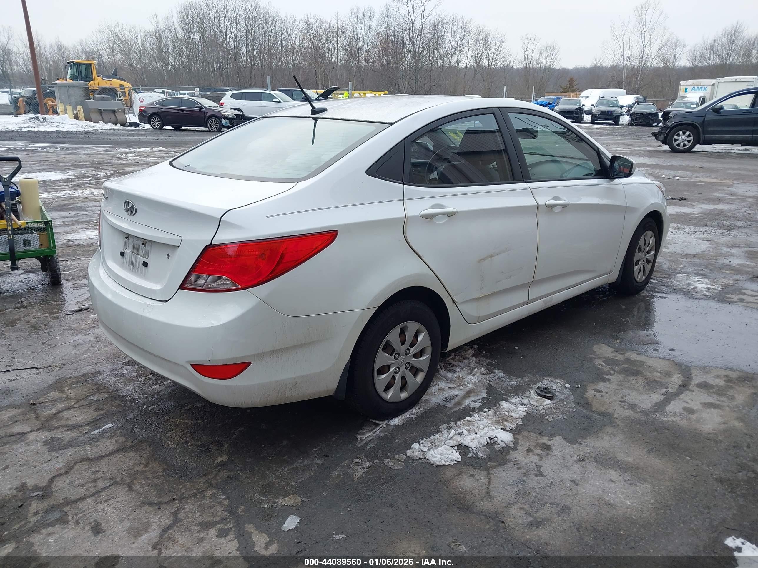 HYUNDAI ACCENT image 4