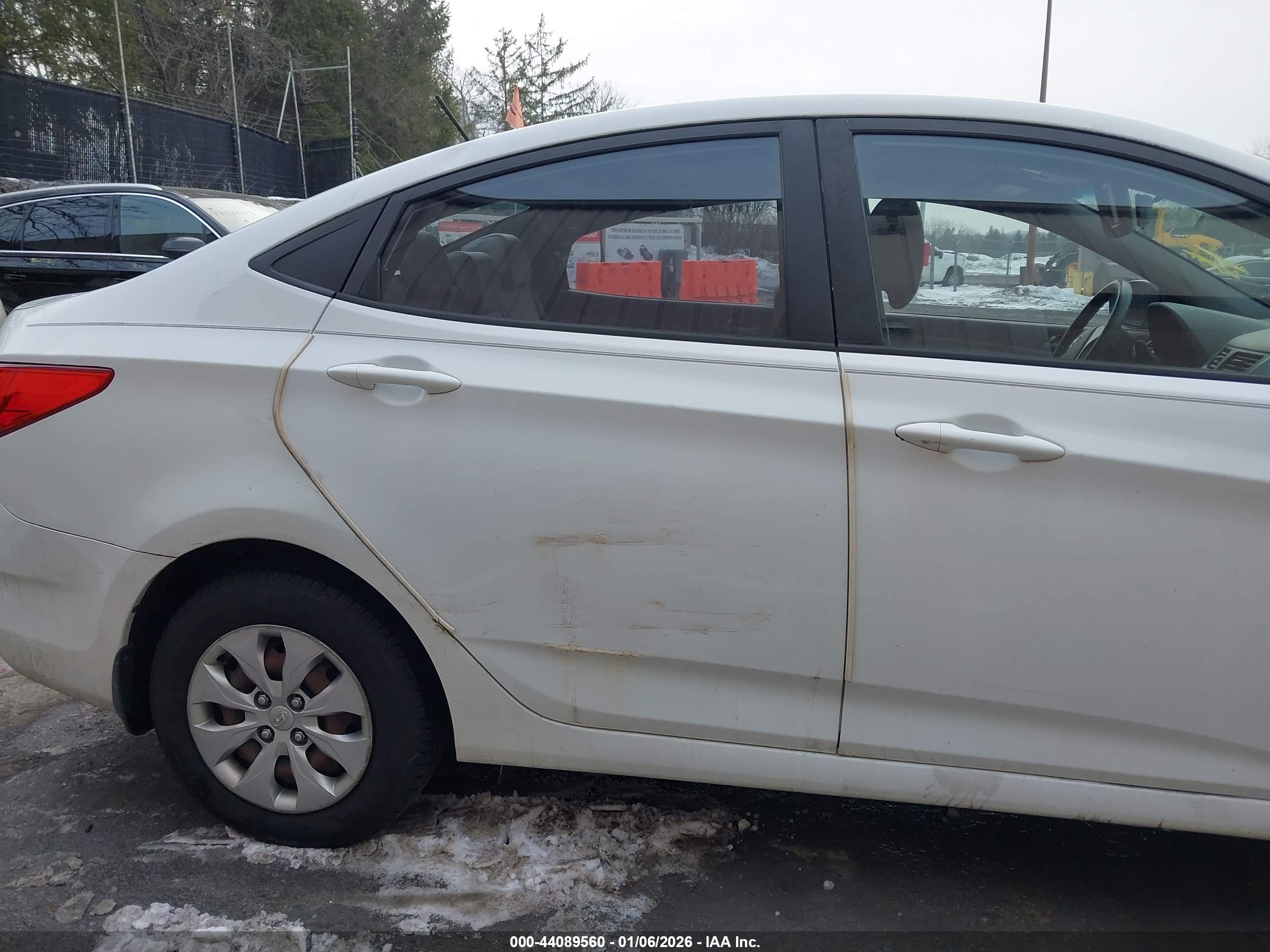 HYUNDAI ACCENT image 6
