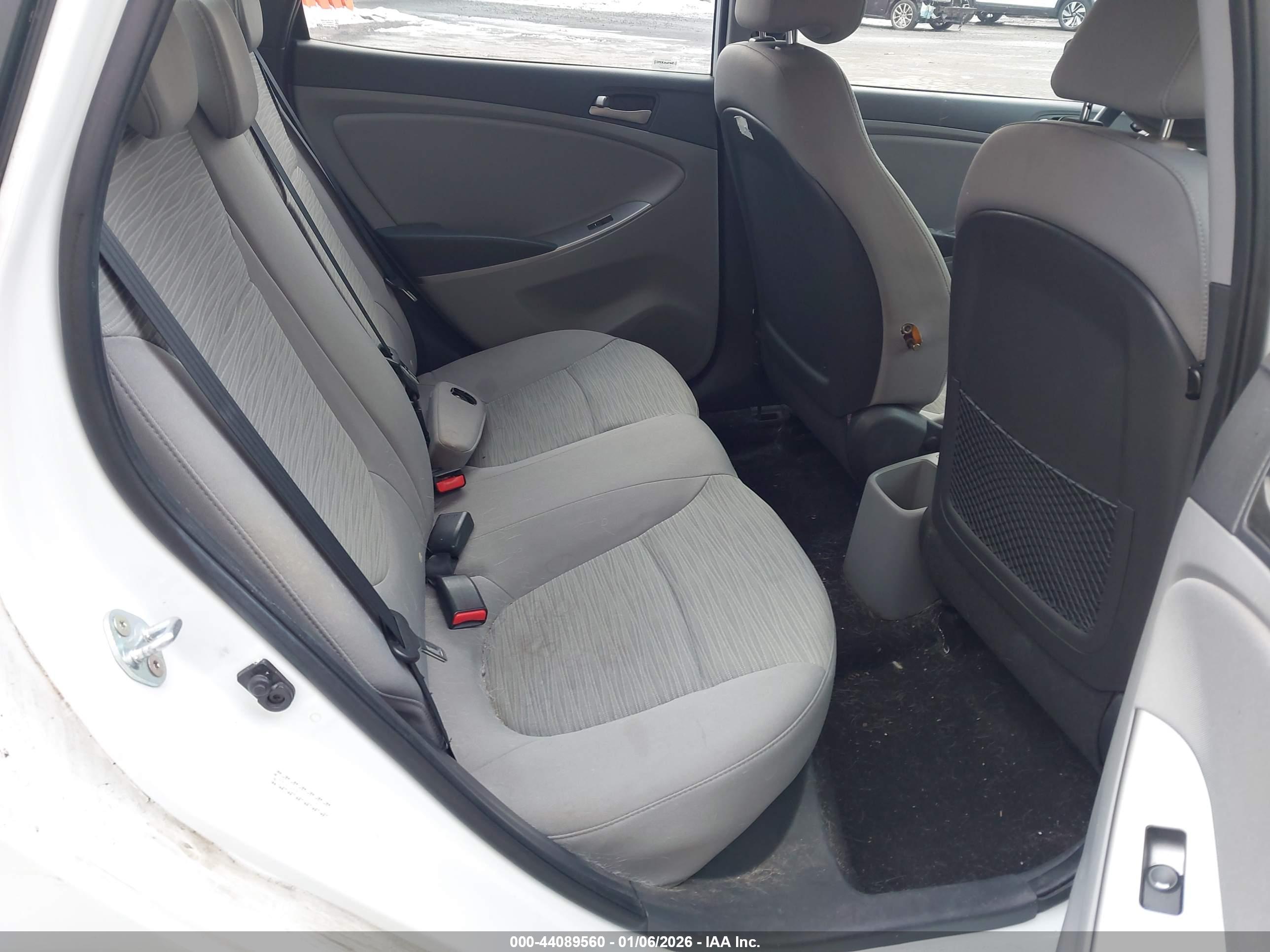 HYUNDAI ACCENT image 8