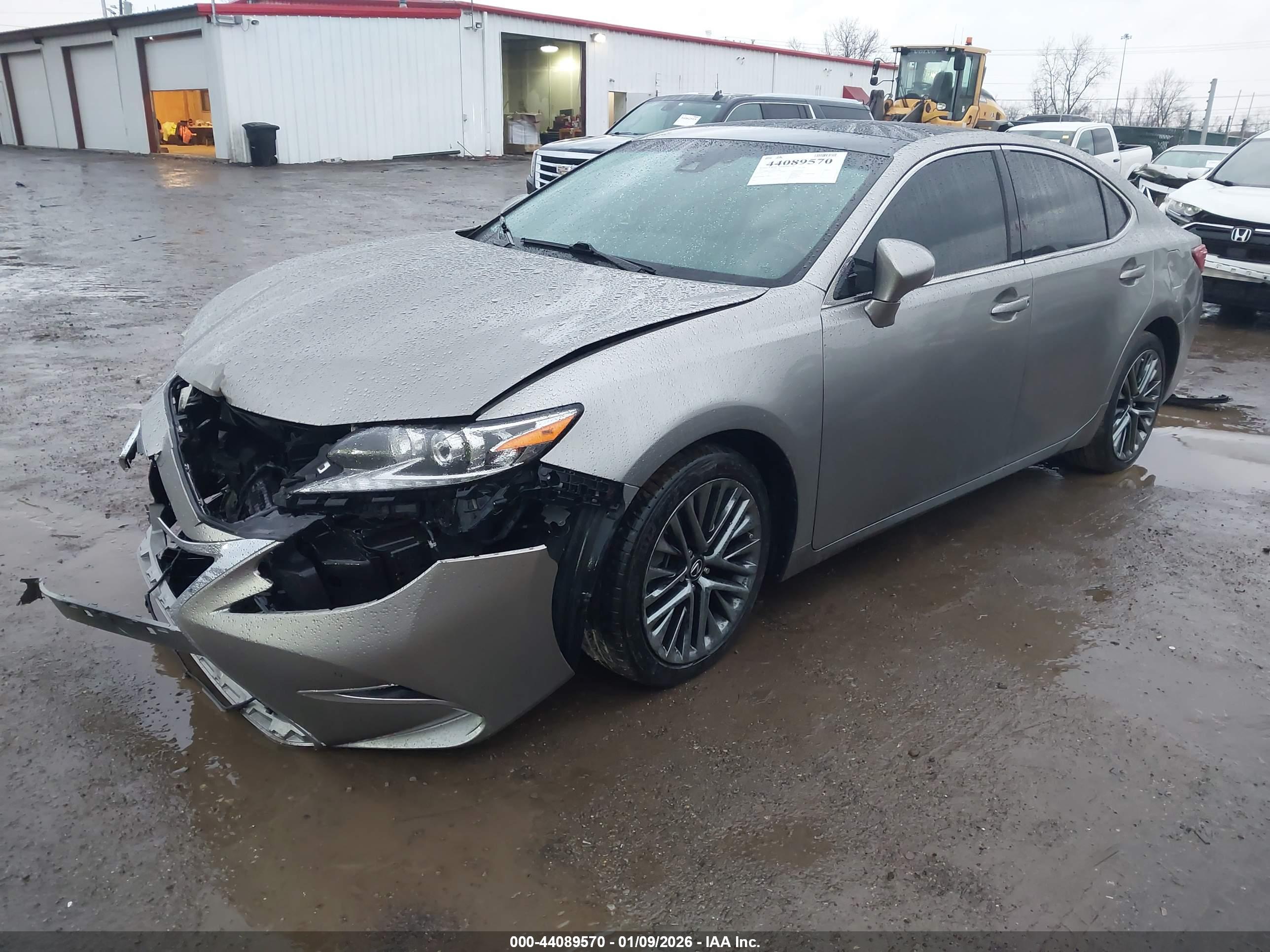 LEXUS ES image 2