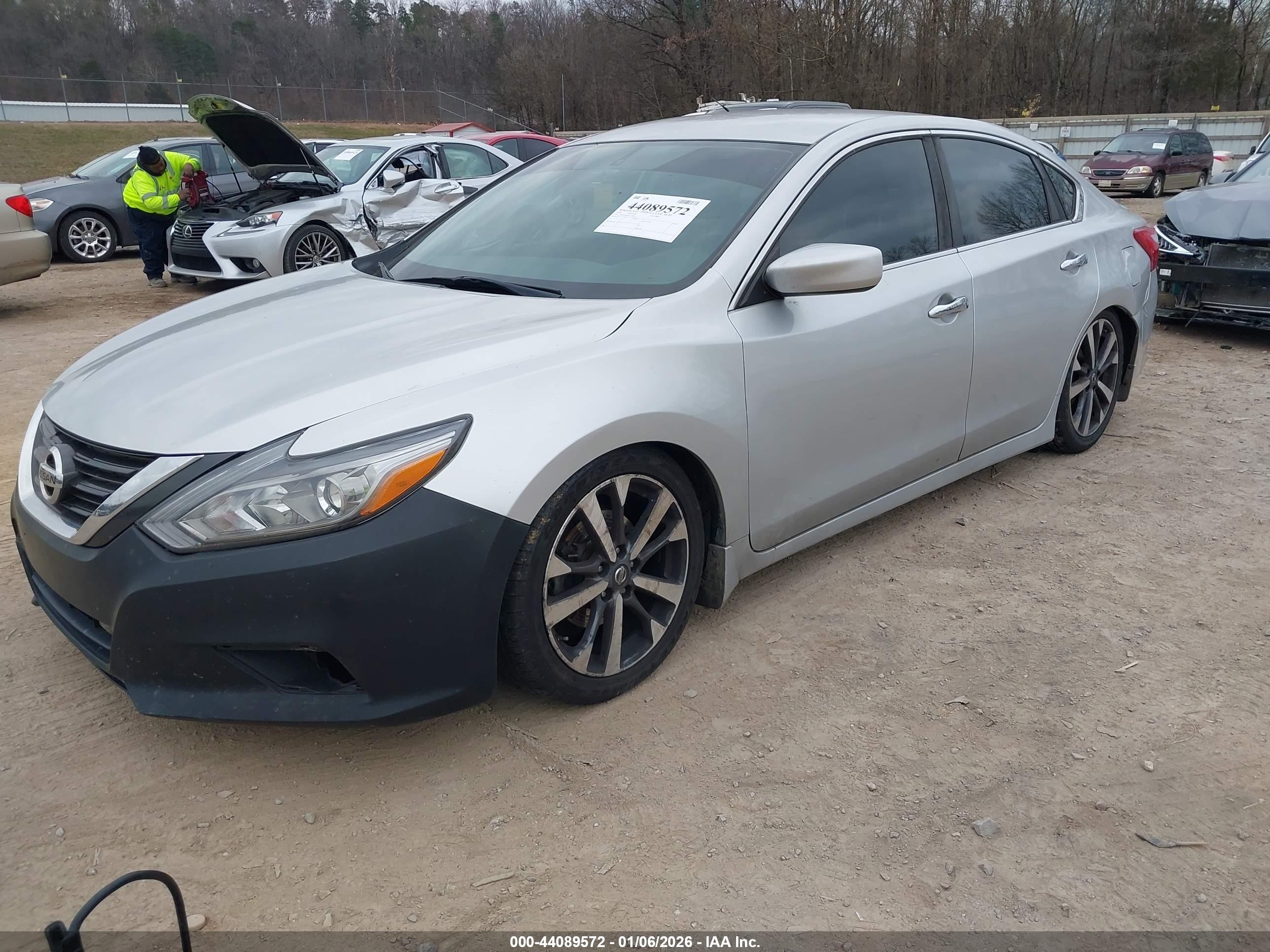 NISSAN ALTIMA image 2
