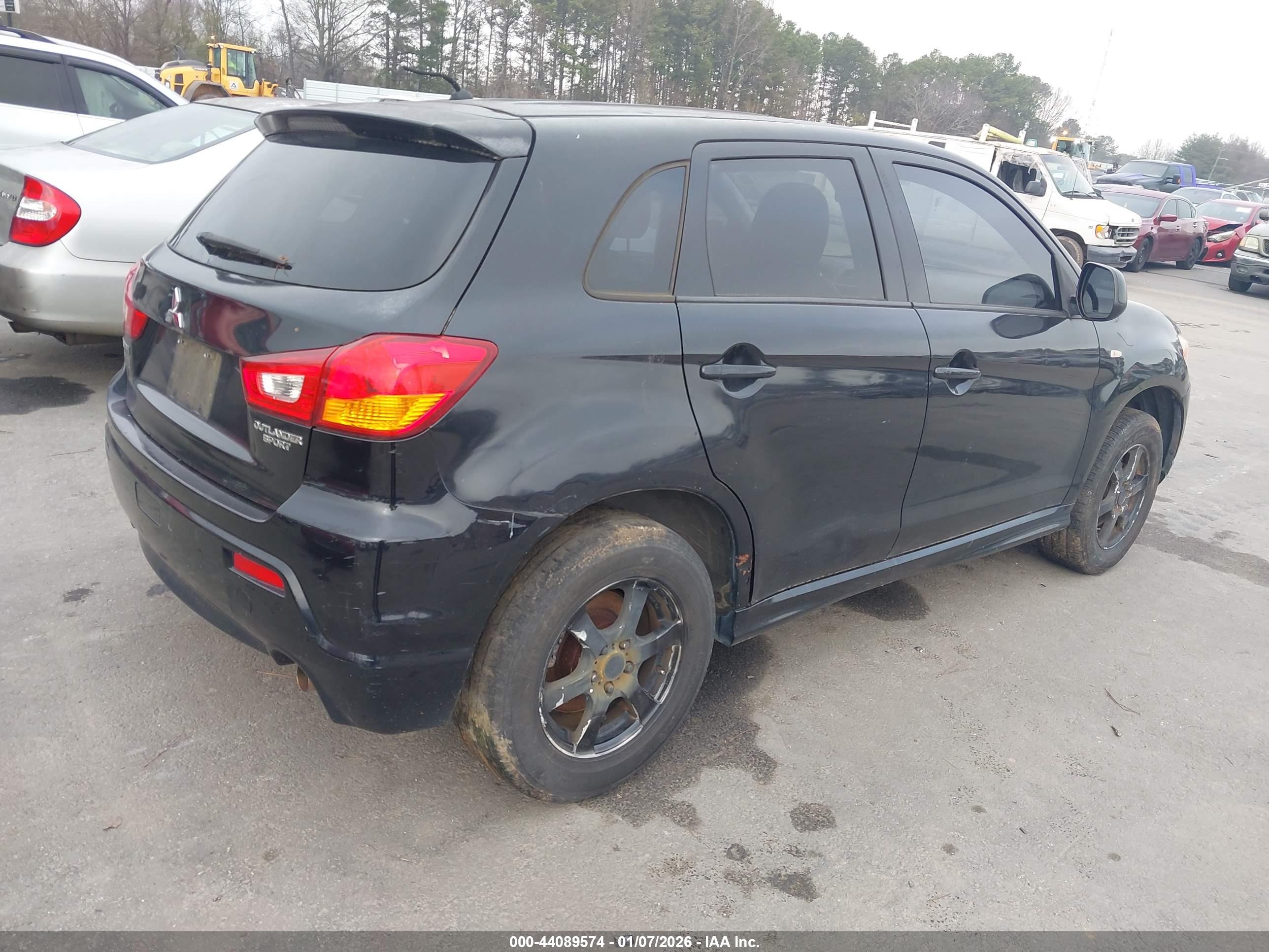 MITSUBISHI OUTLANDER image 4