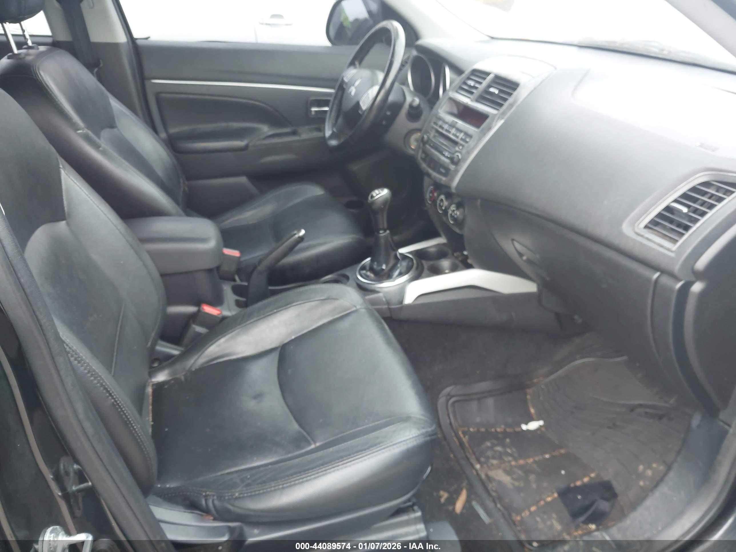 MITSUBISHI OUTLANDER image 5