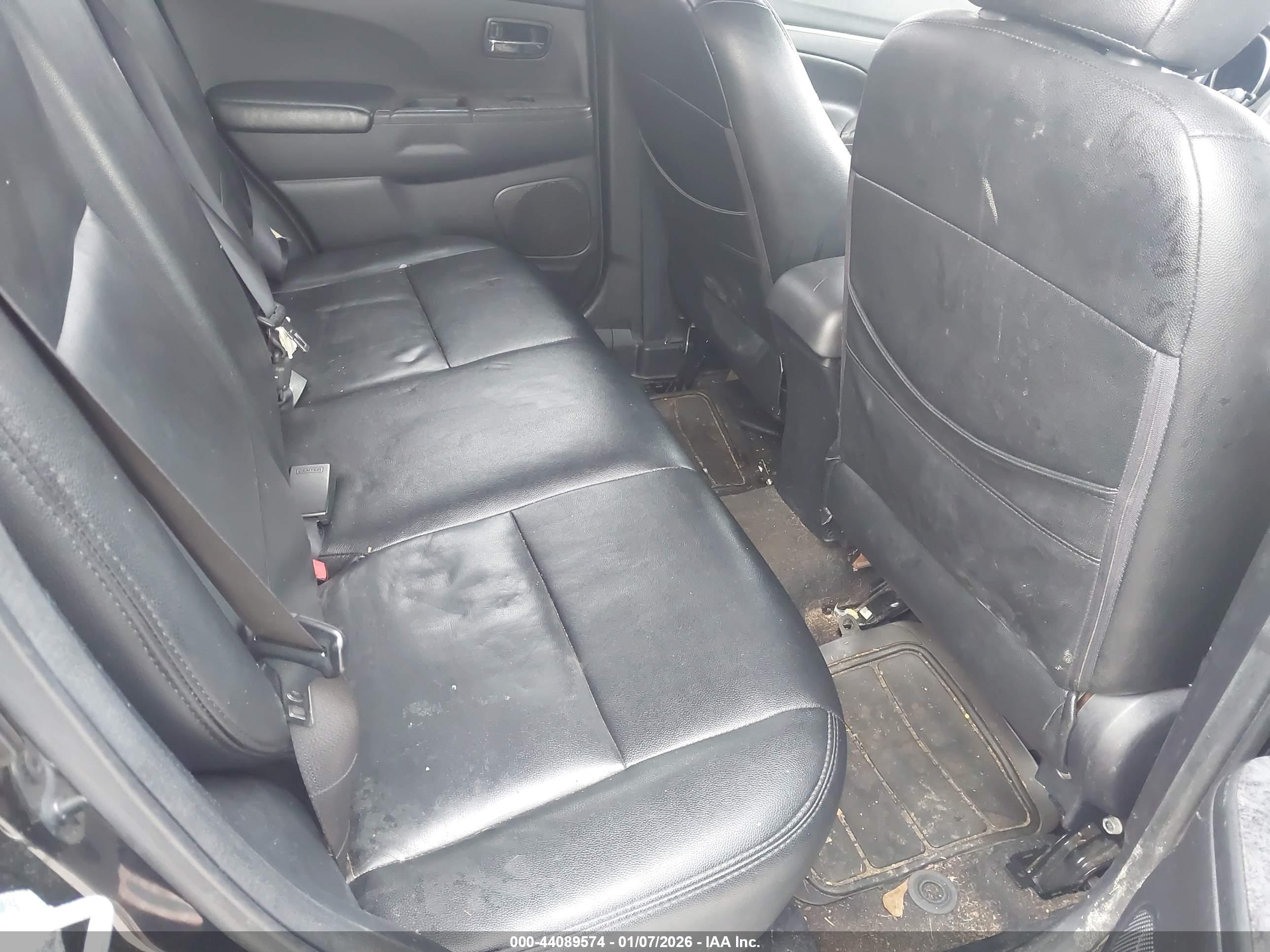 MITSUBISHI OUTLANDER image 8