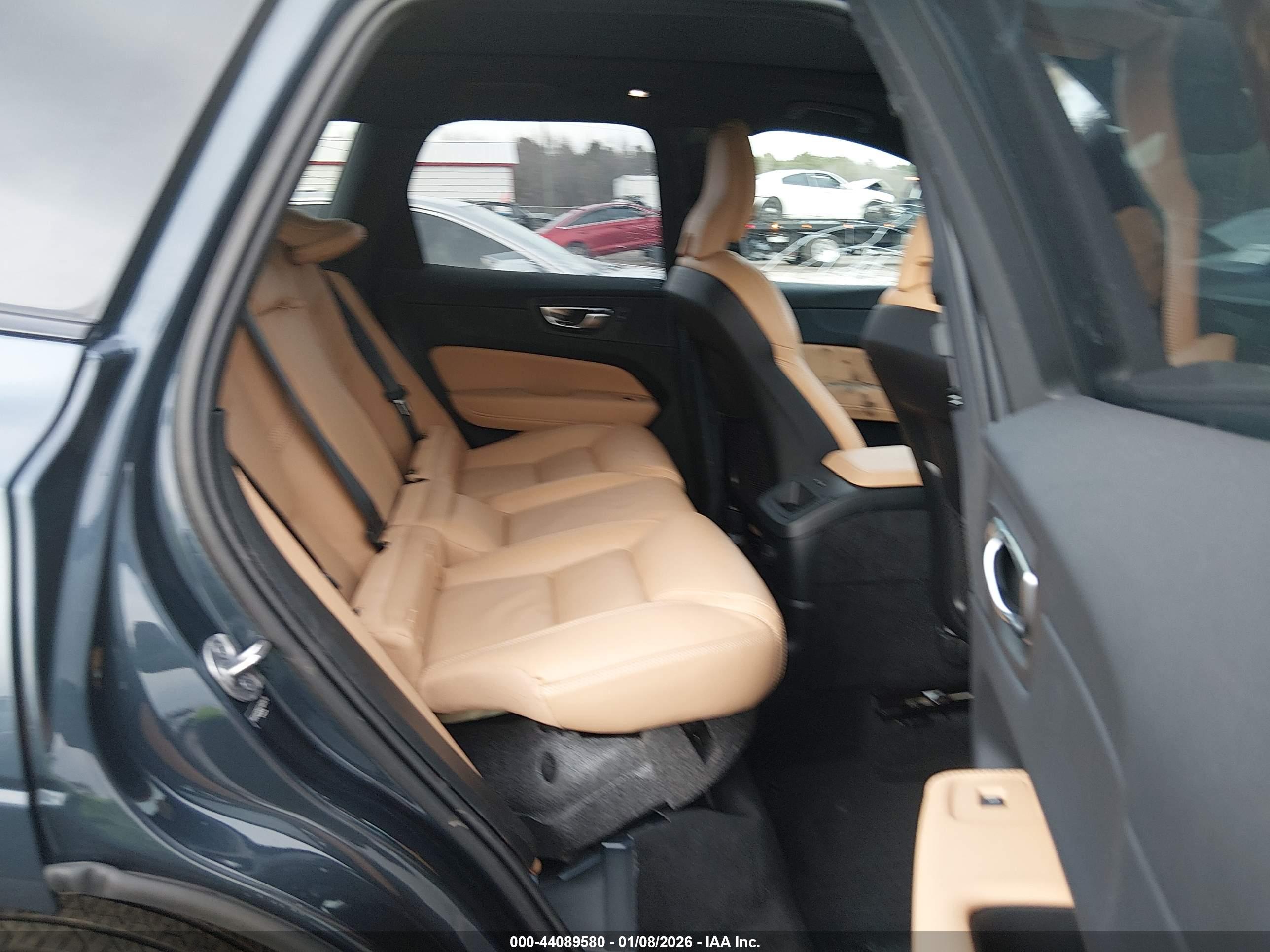 VOLVO XC60 image 8