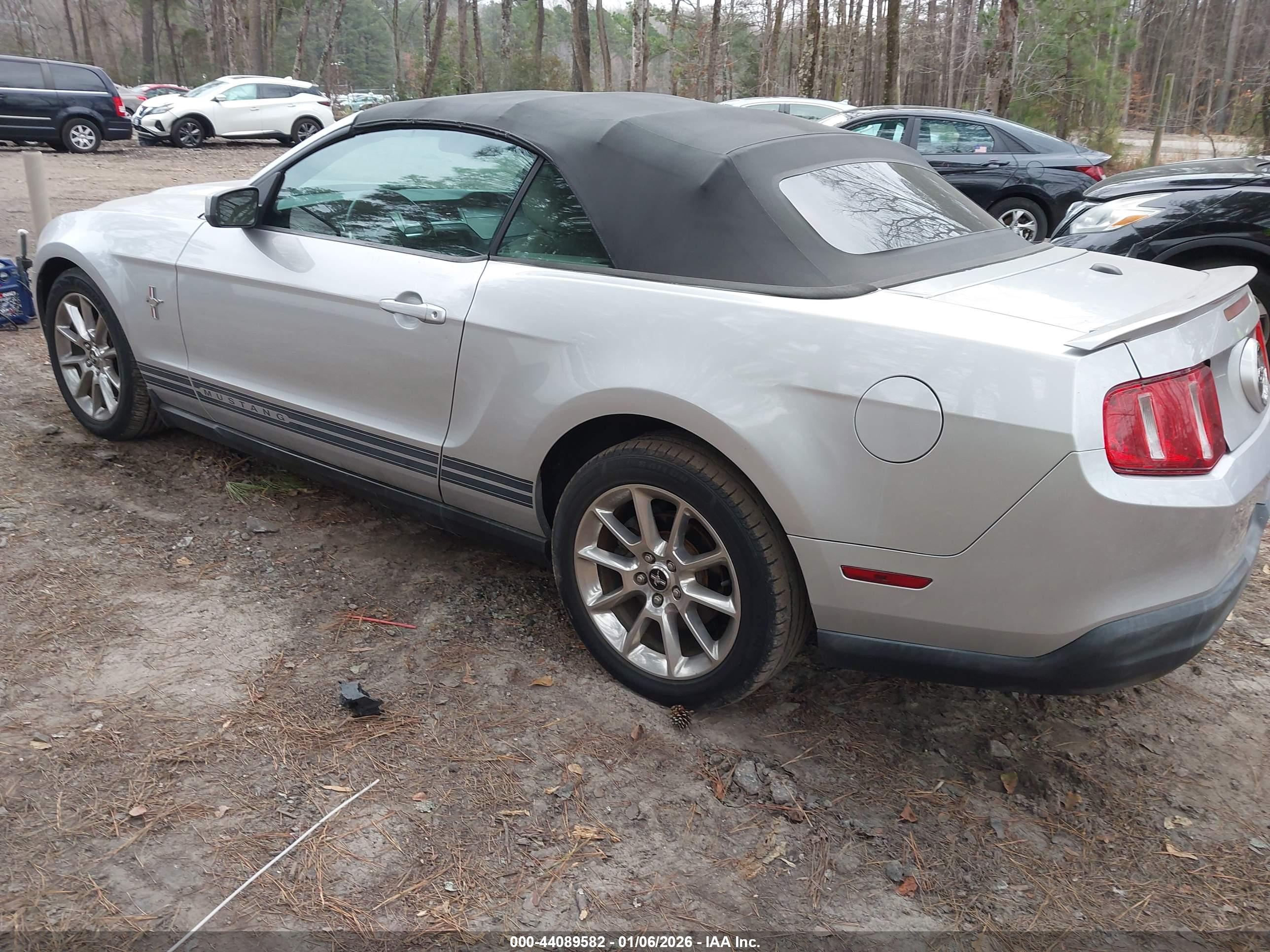 FORD MUSTANG image 3