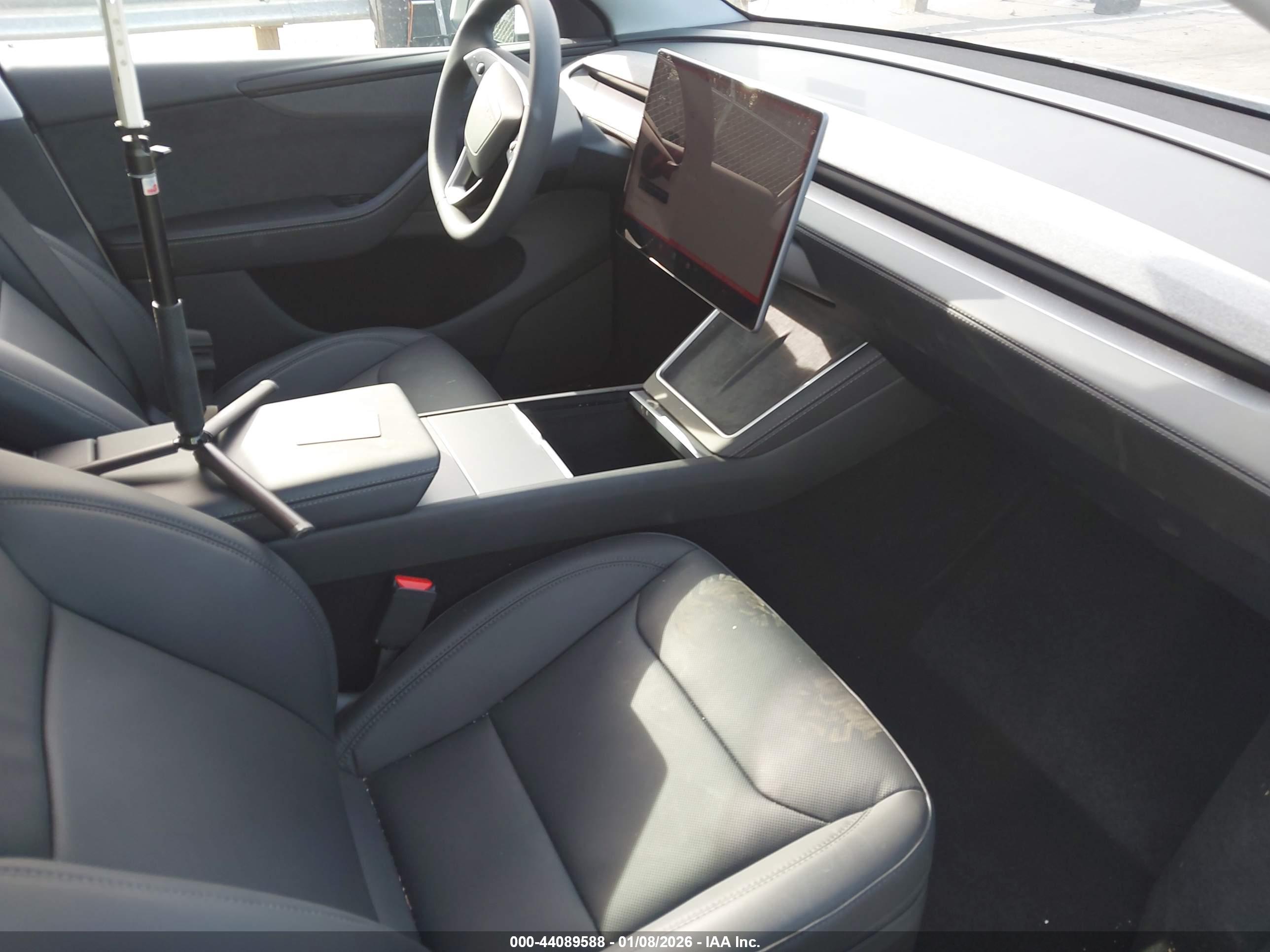 TESLA MODEL image 5