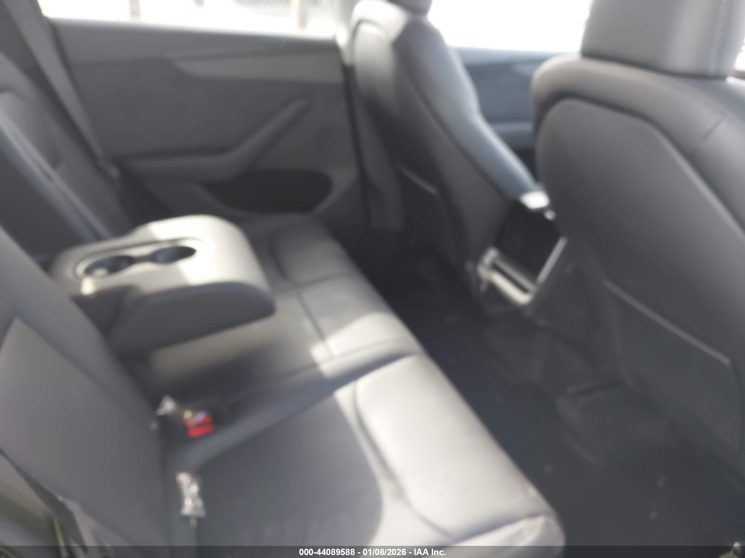 TESLA MODEL image 8