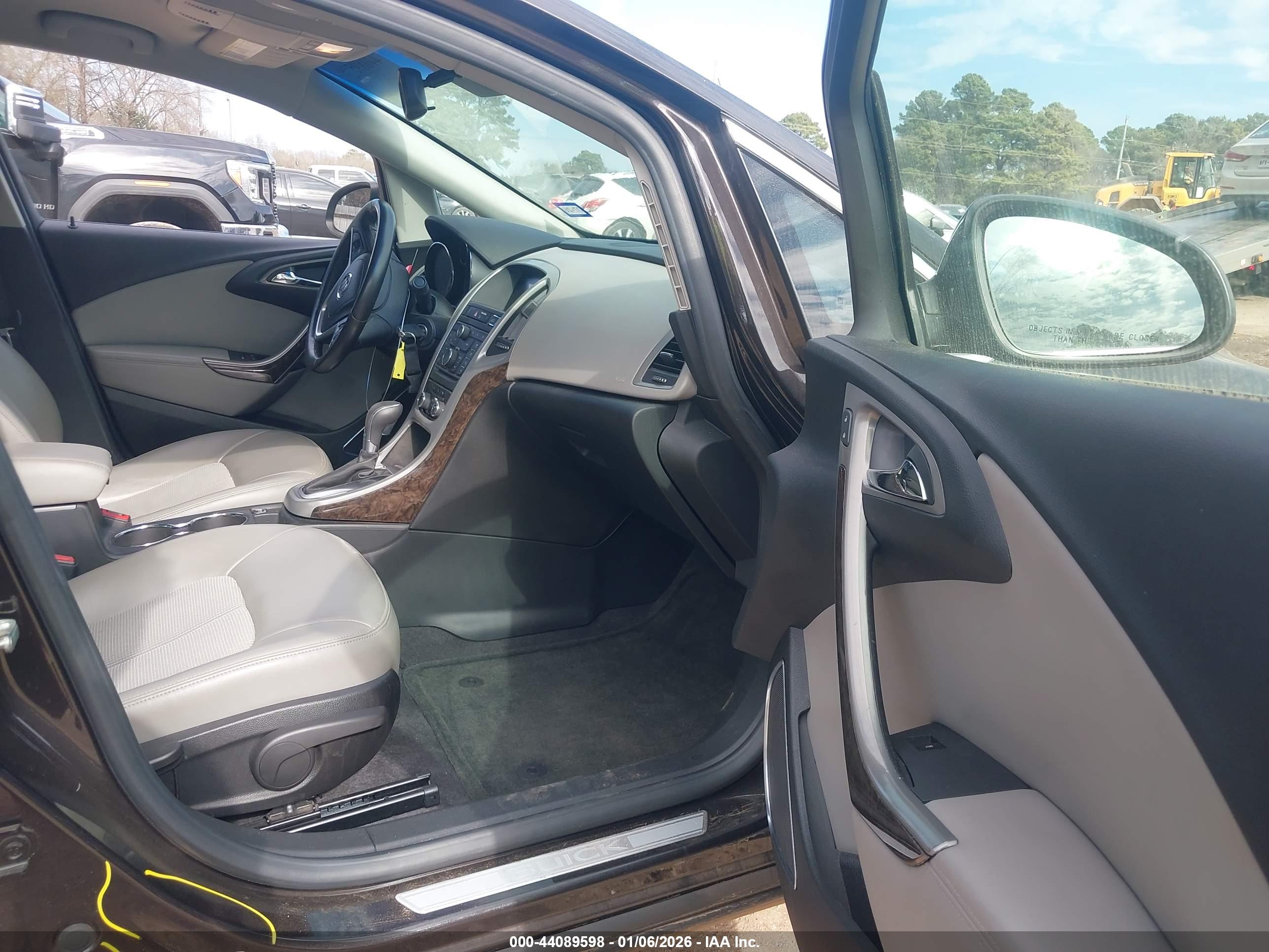 BUICK VERANO image 5