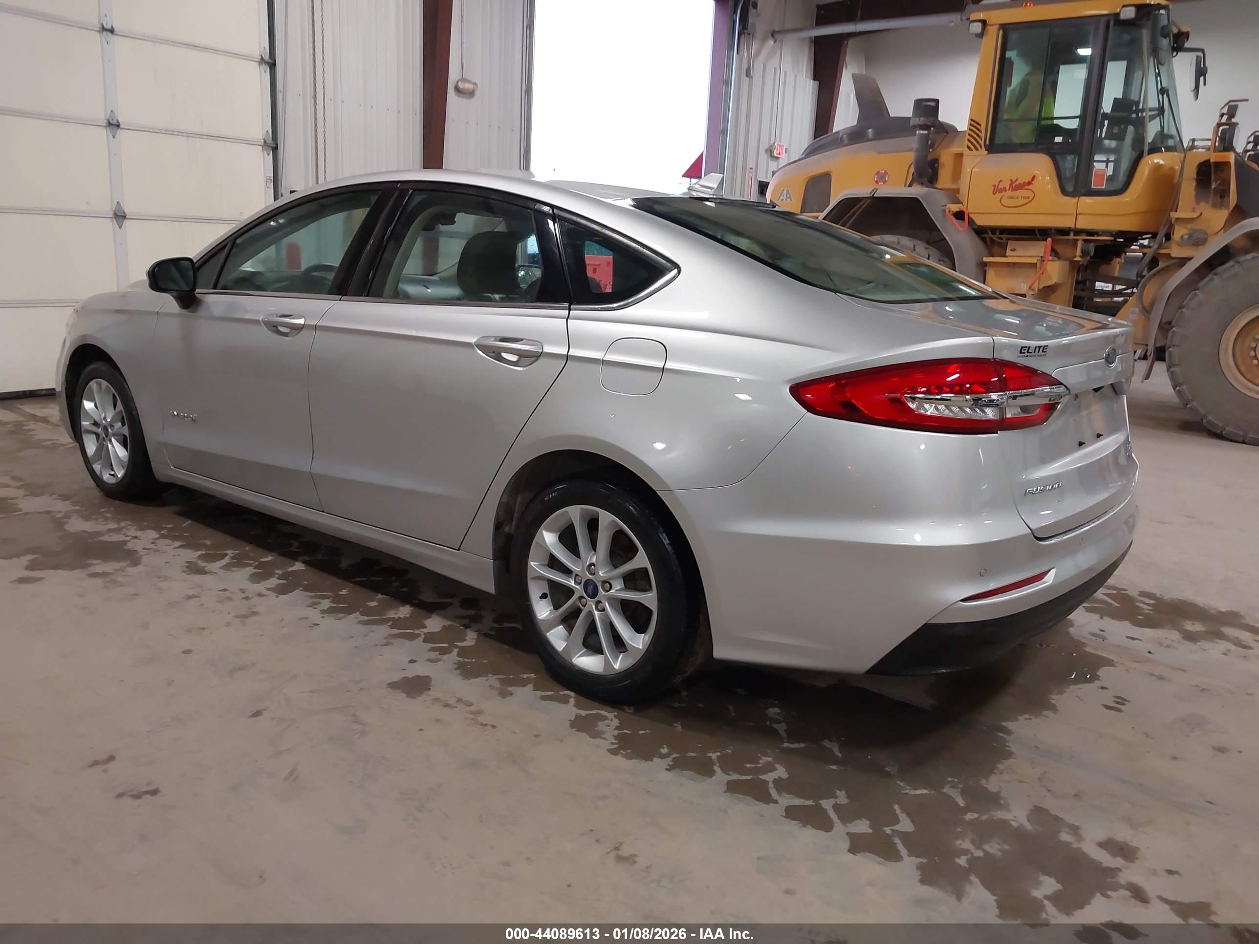 FORD FUSION image 3