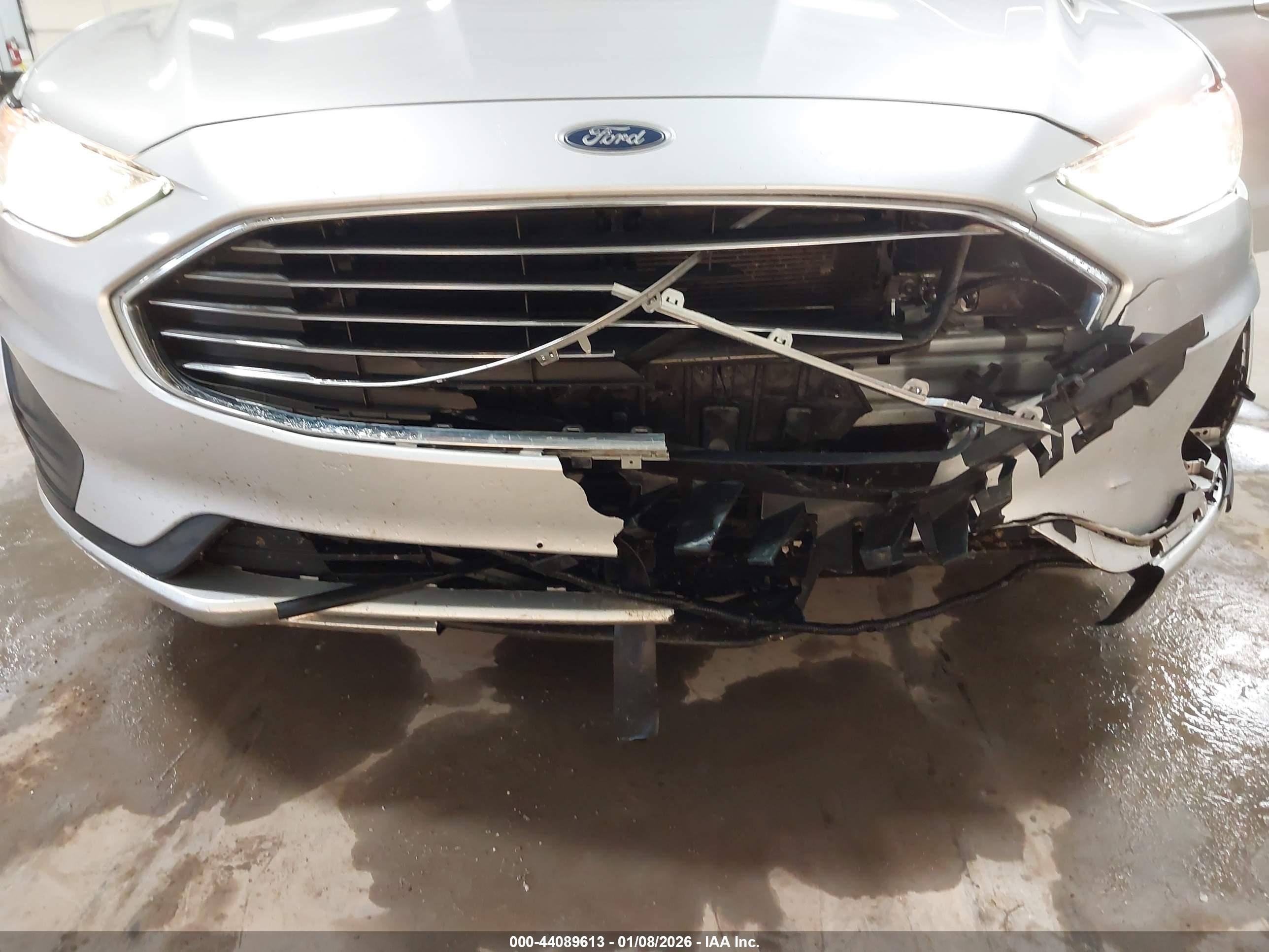 FORD FUSION image 6