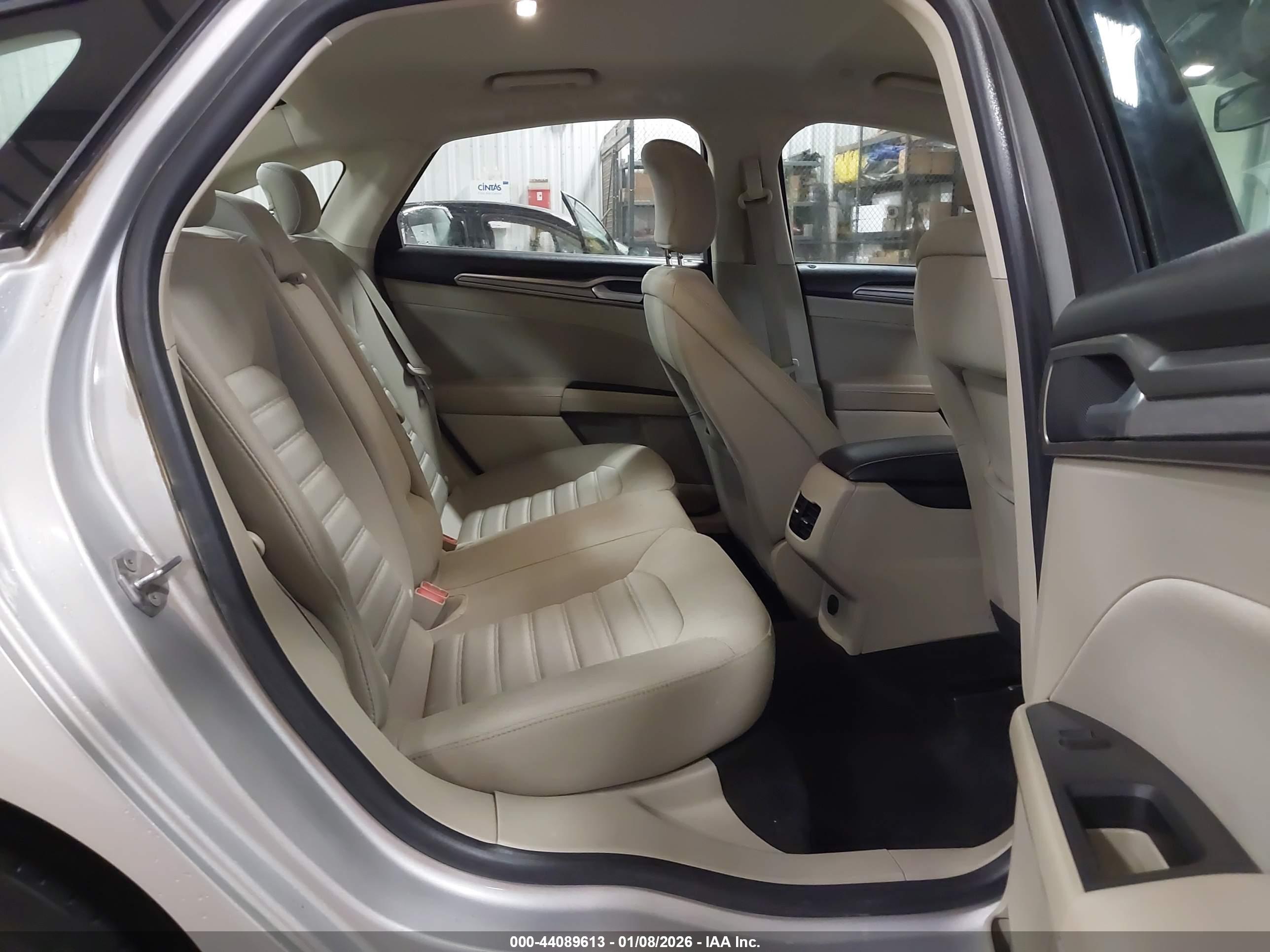 FORD FUSION image 8