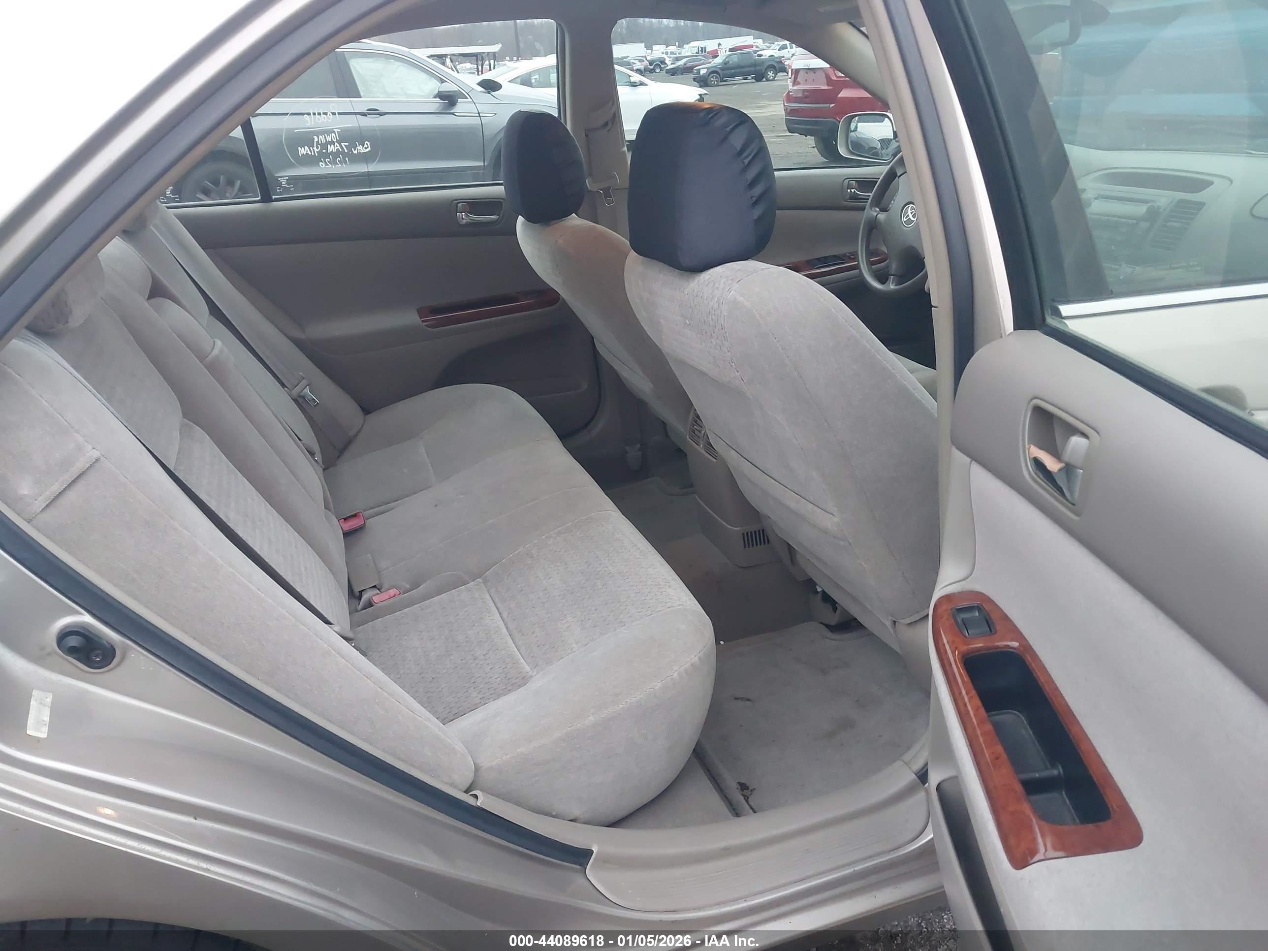 TOYOTA CAMRY image 8