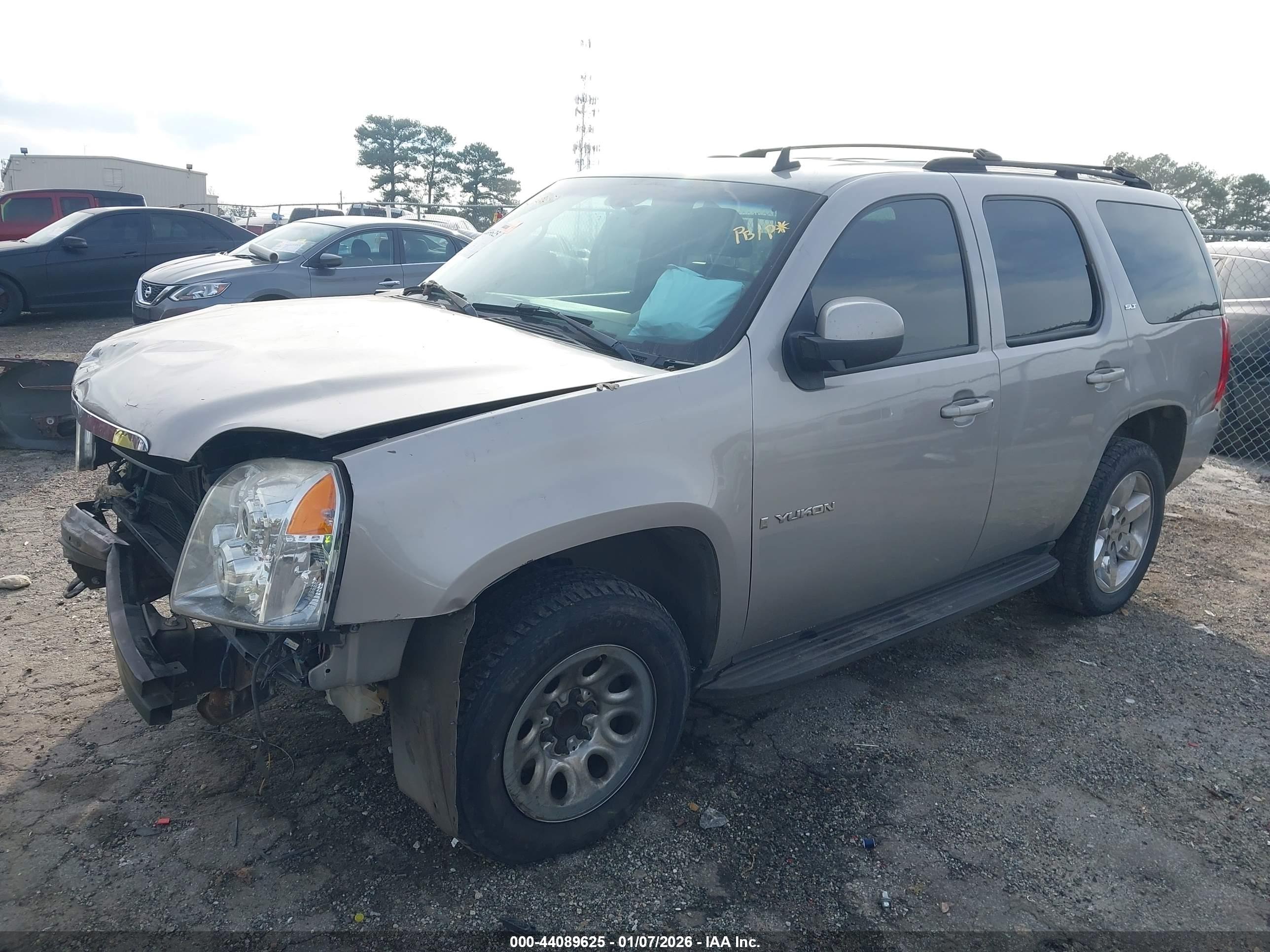 GMC YUKON image 2