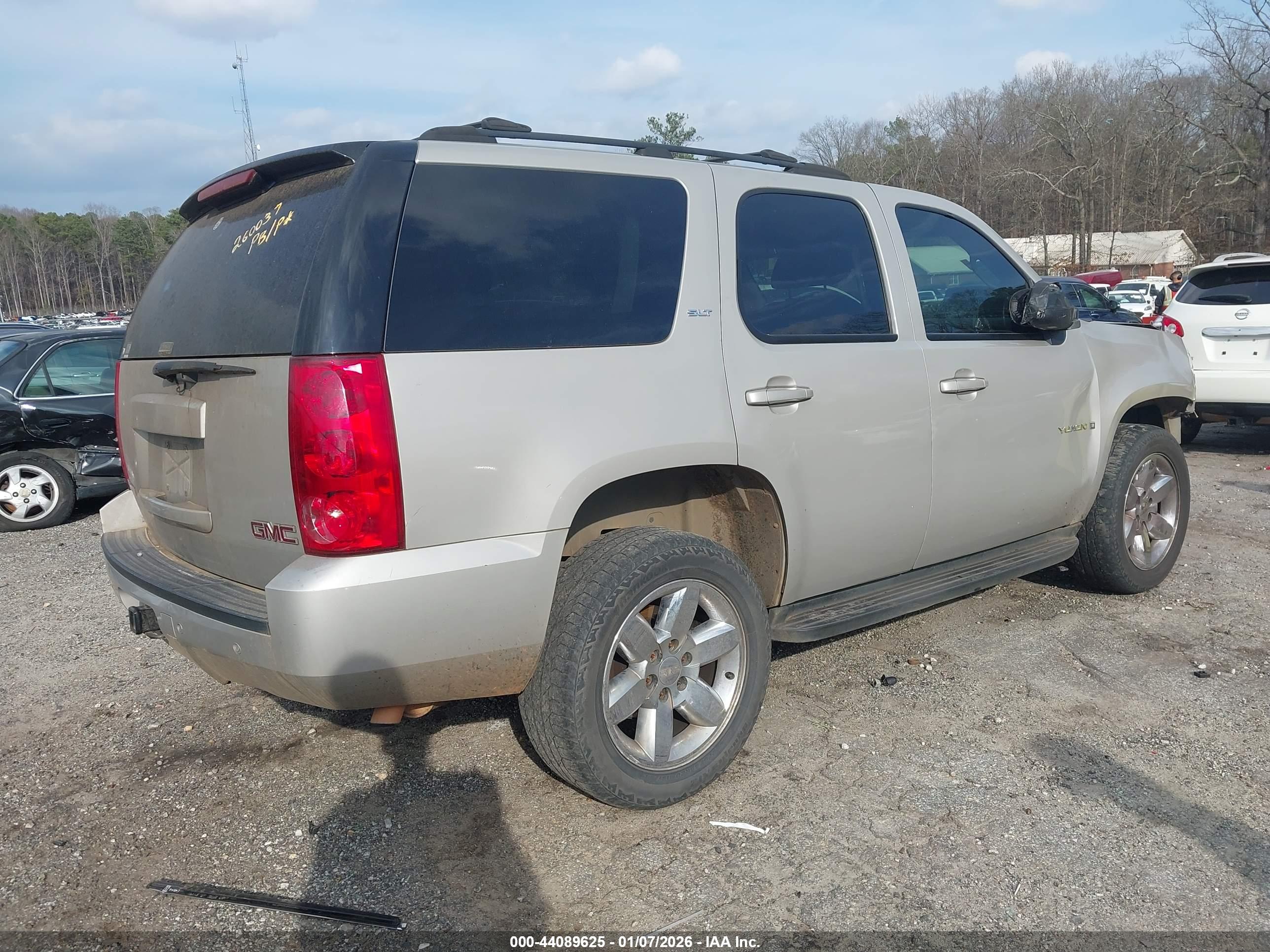 GMC YUKON image 4