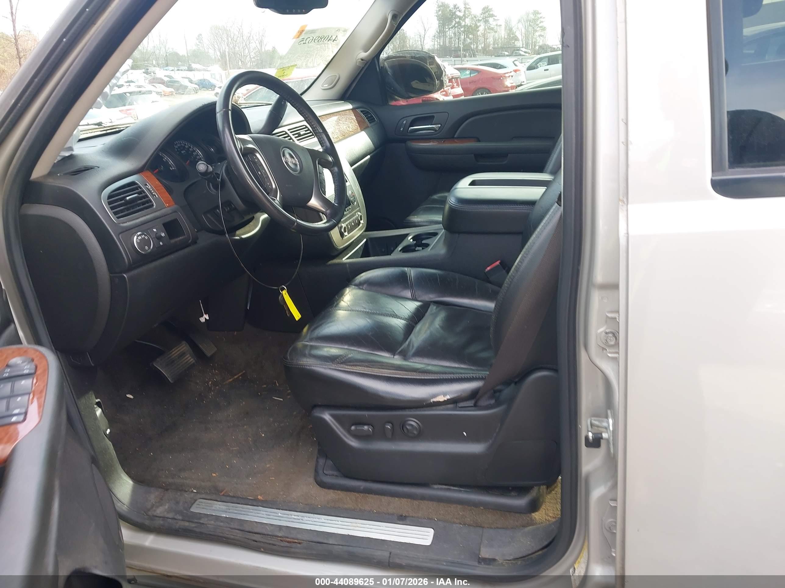 GMC YUKON image 5