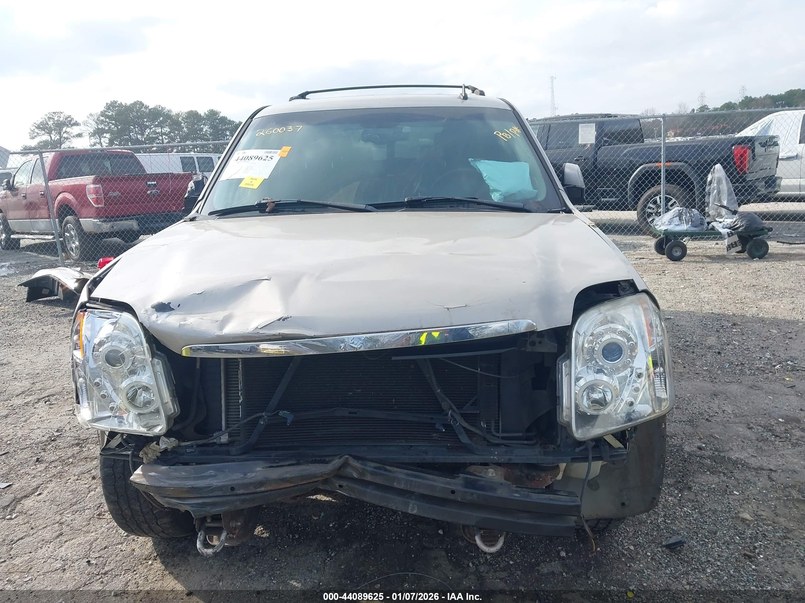 GMC YUKON image 6