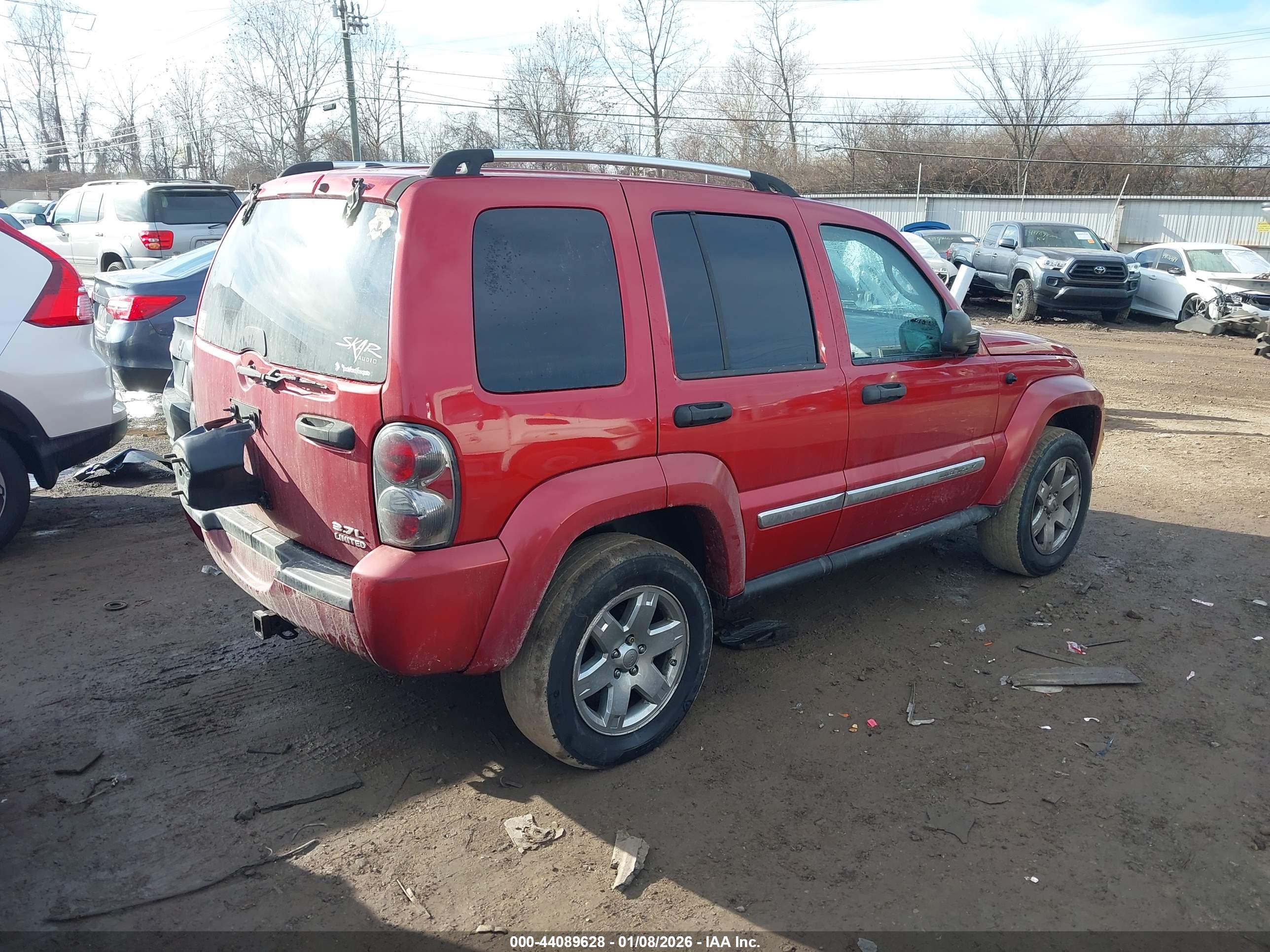 JEEP LIBERTY image 4