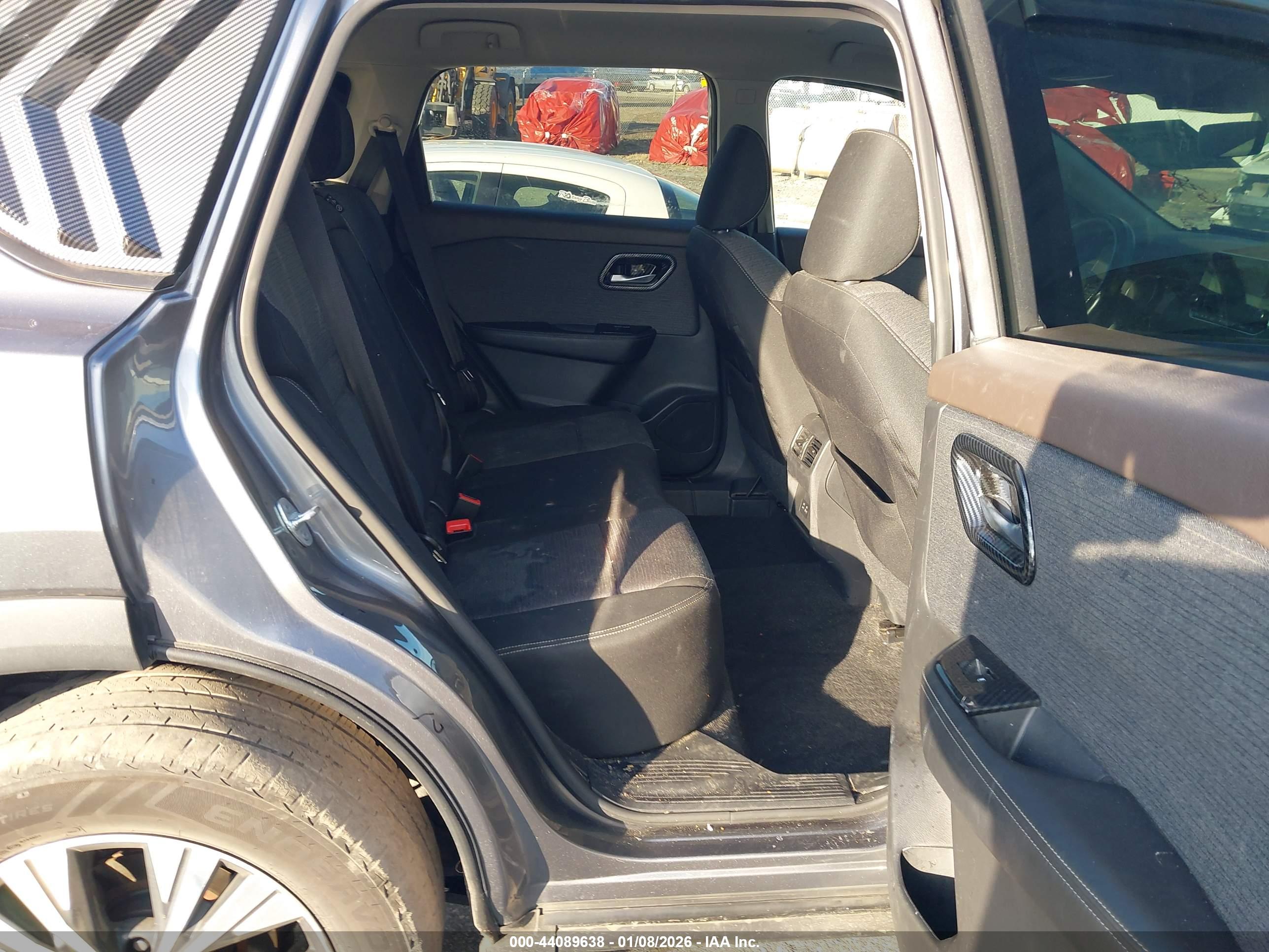 NISSAN ROGUE image 8