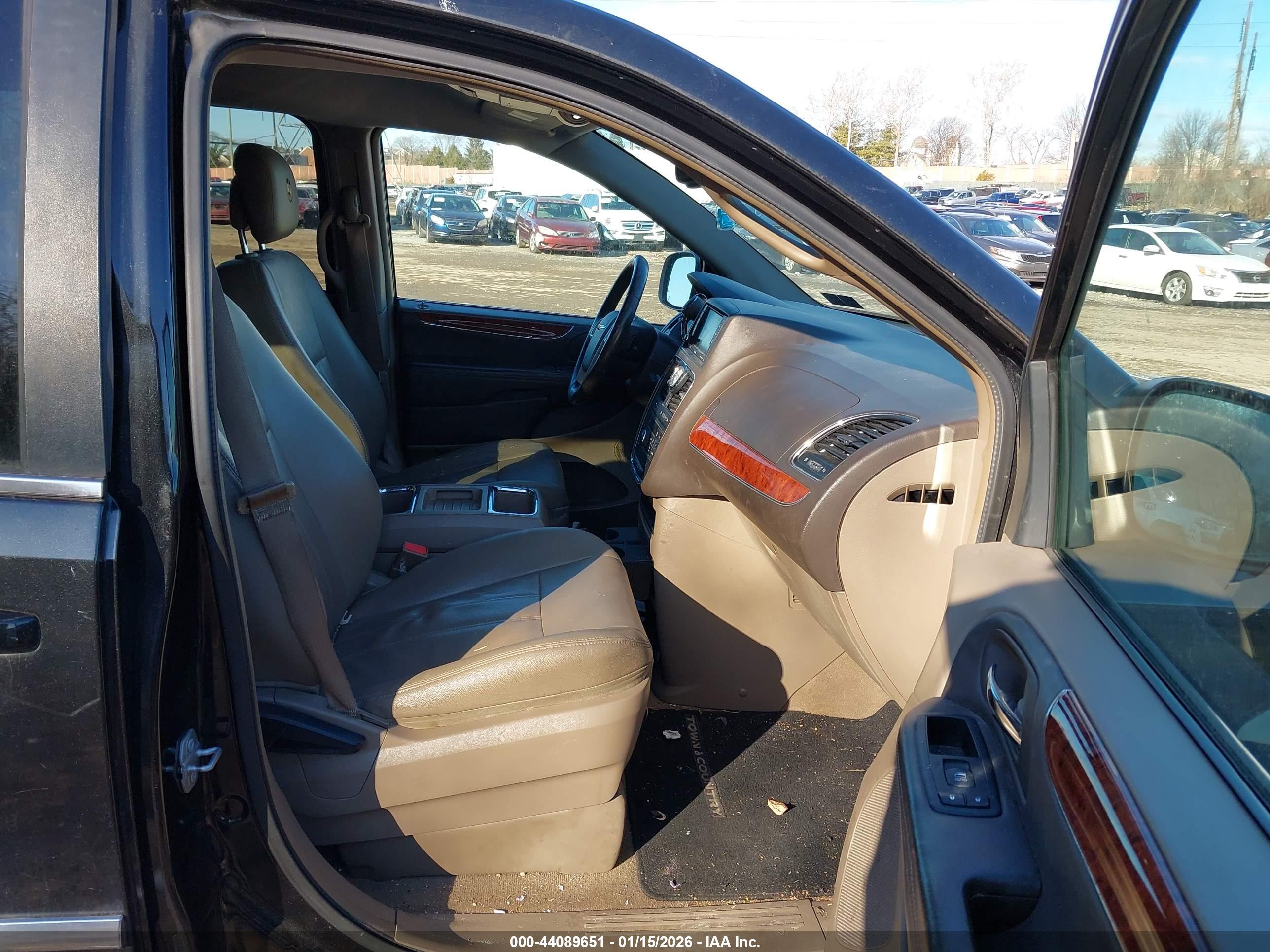 CHRYSLER TOWN image 5