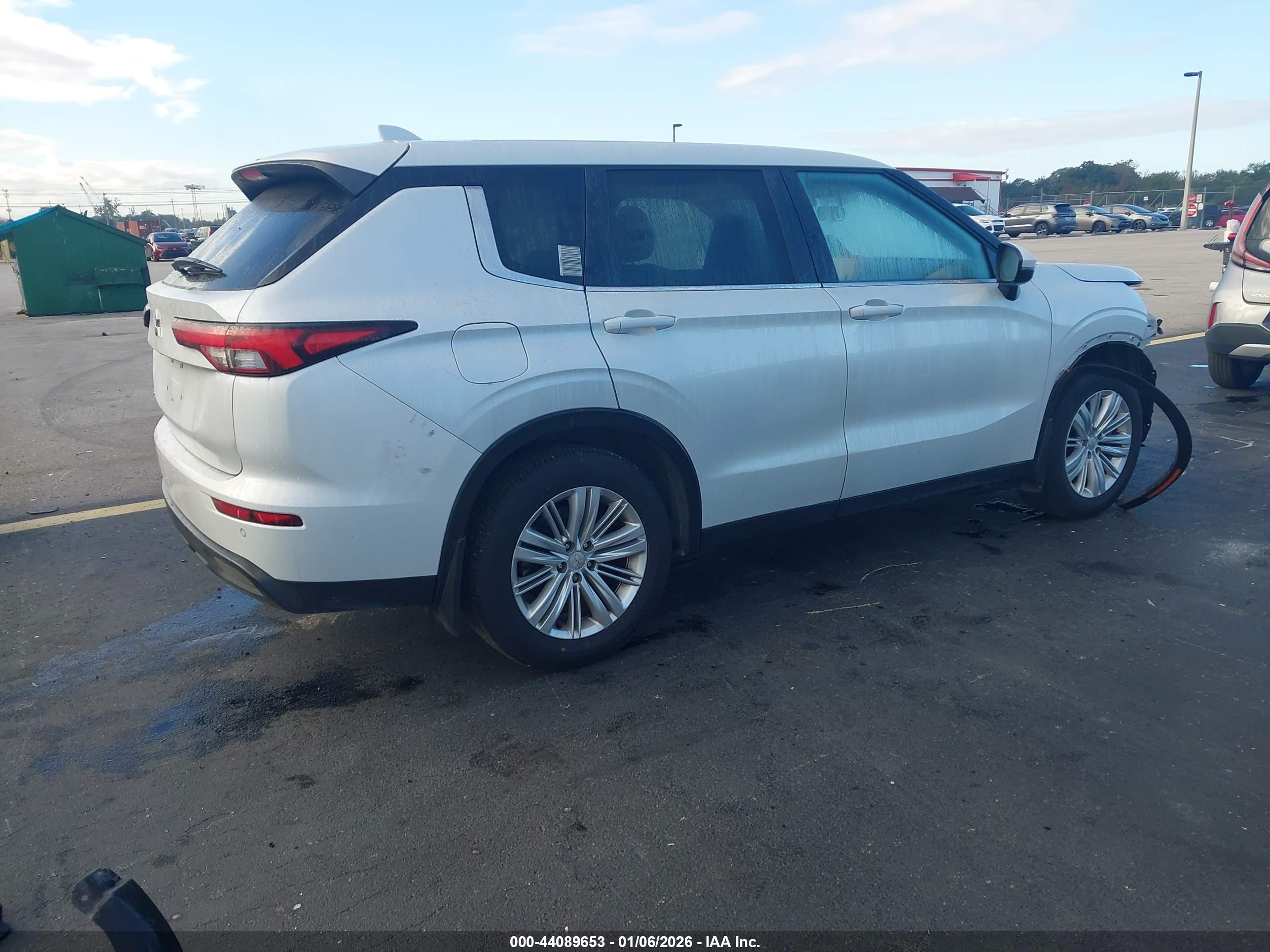 MITSUBISHI OUTLANDER image 4