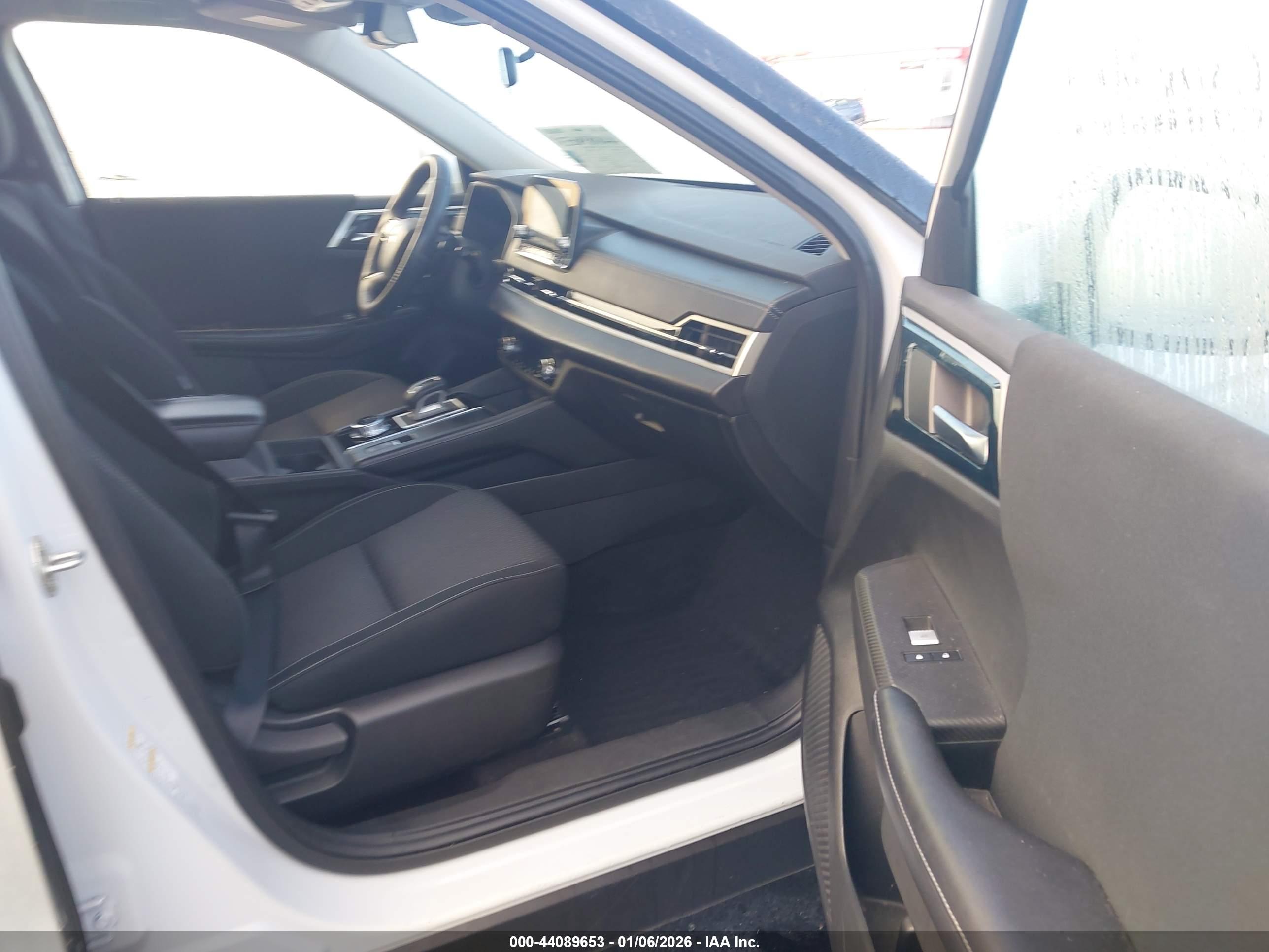 MITSUBISHI OUTLANDER image 5