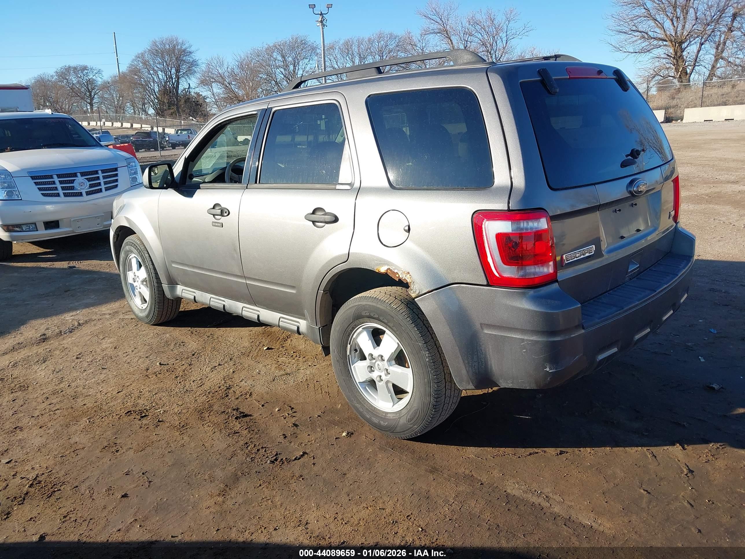 FORD ESCAPE image 3