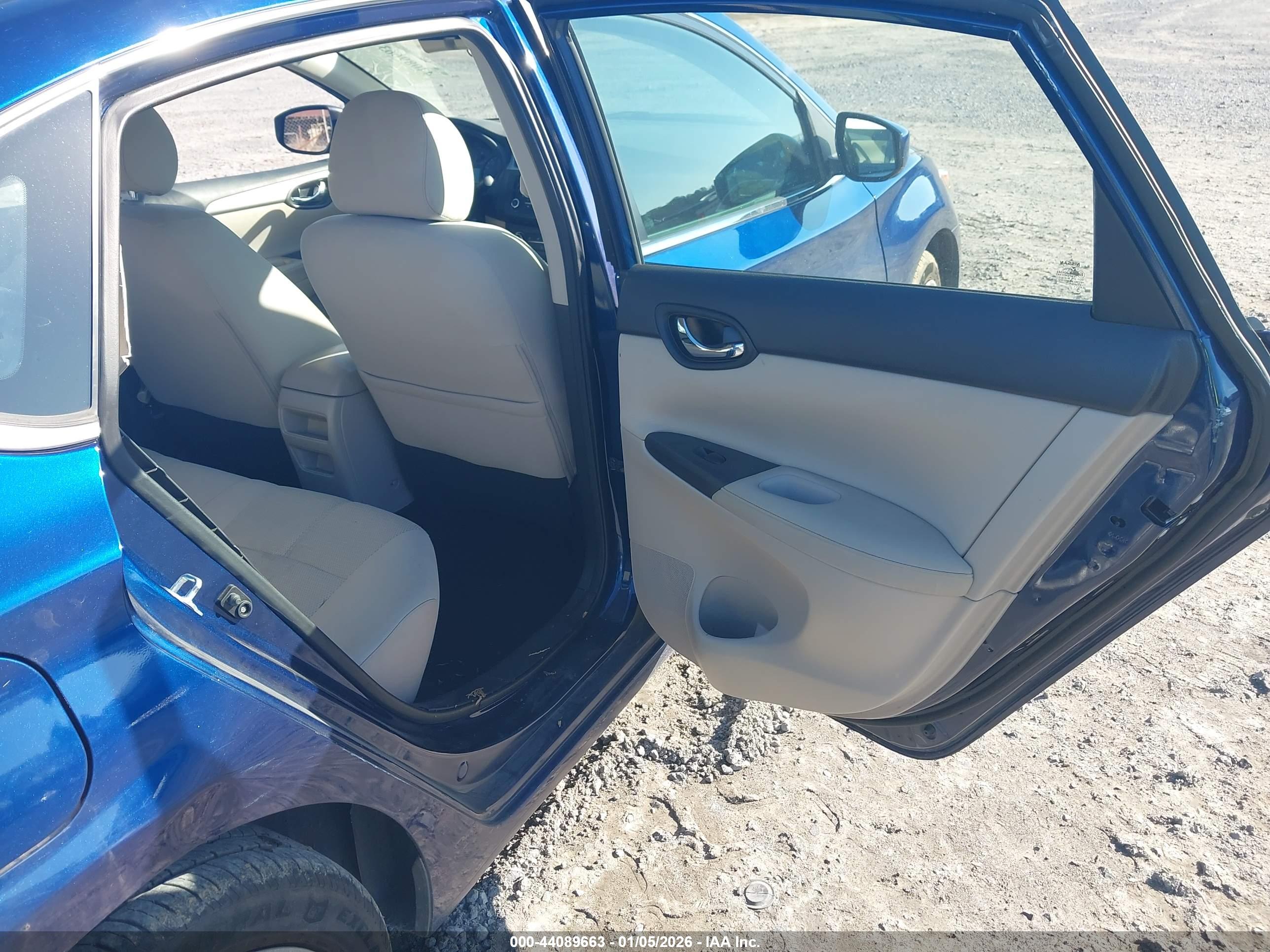 NISSAN SENTRA image 8