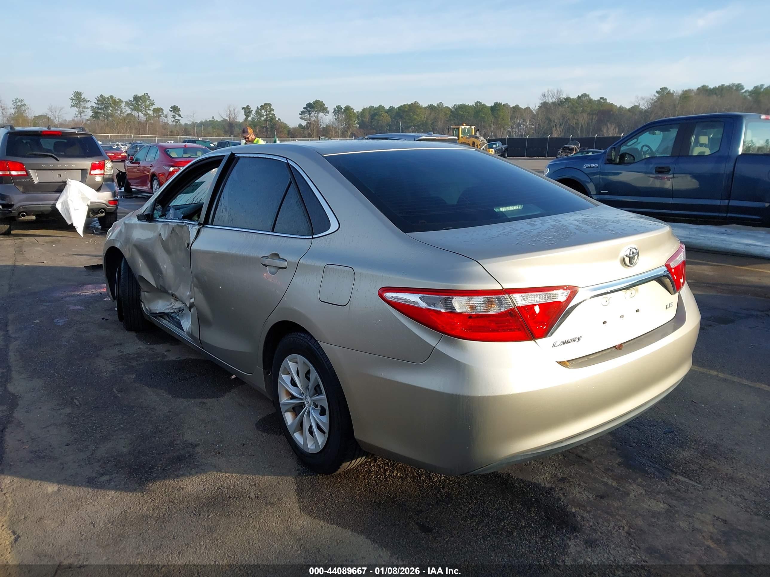 TOYOTA CAMRY image 3