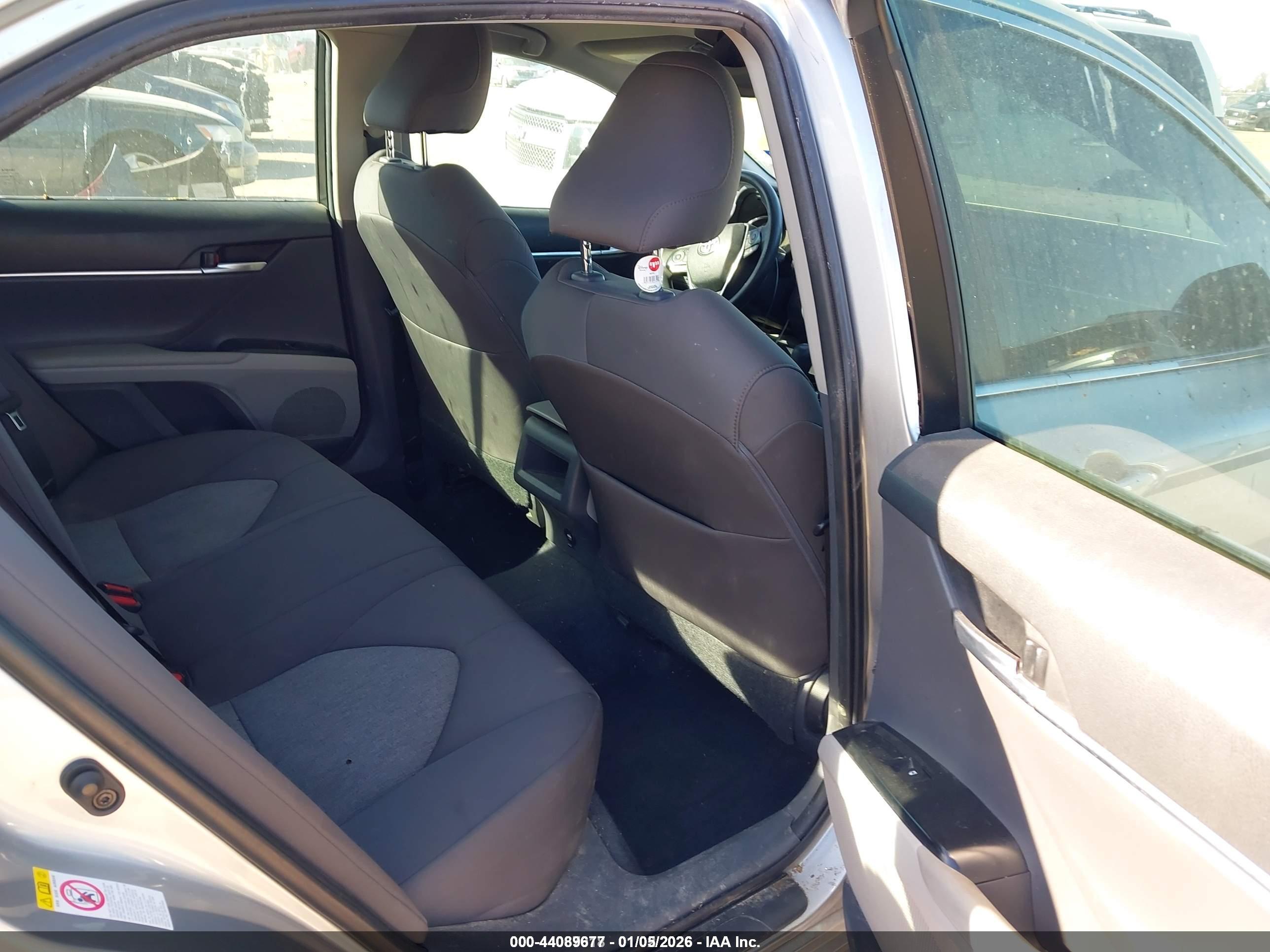 TOYOTA CAMRY image 8