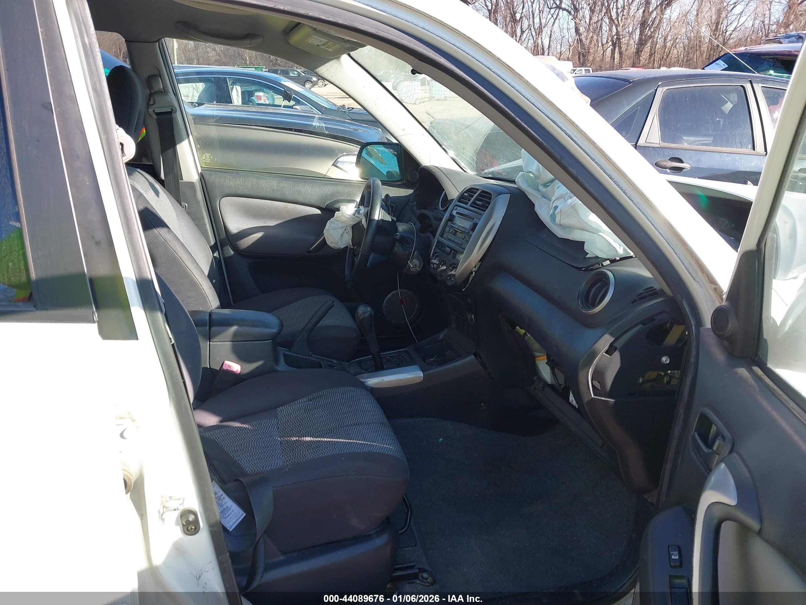 TOYOTA RAV4 image 5