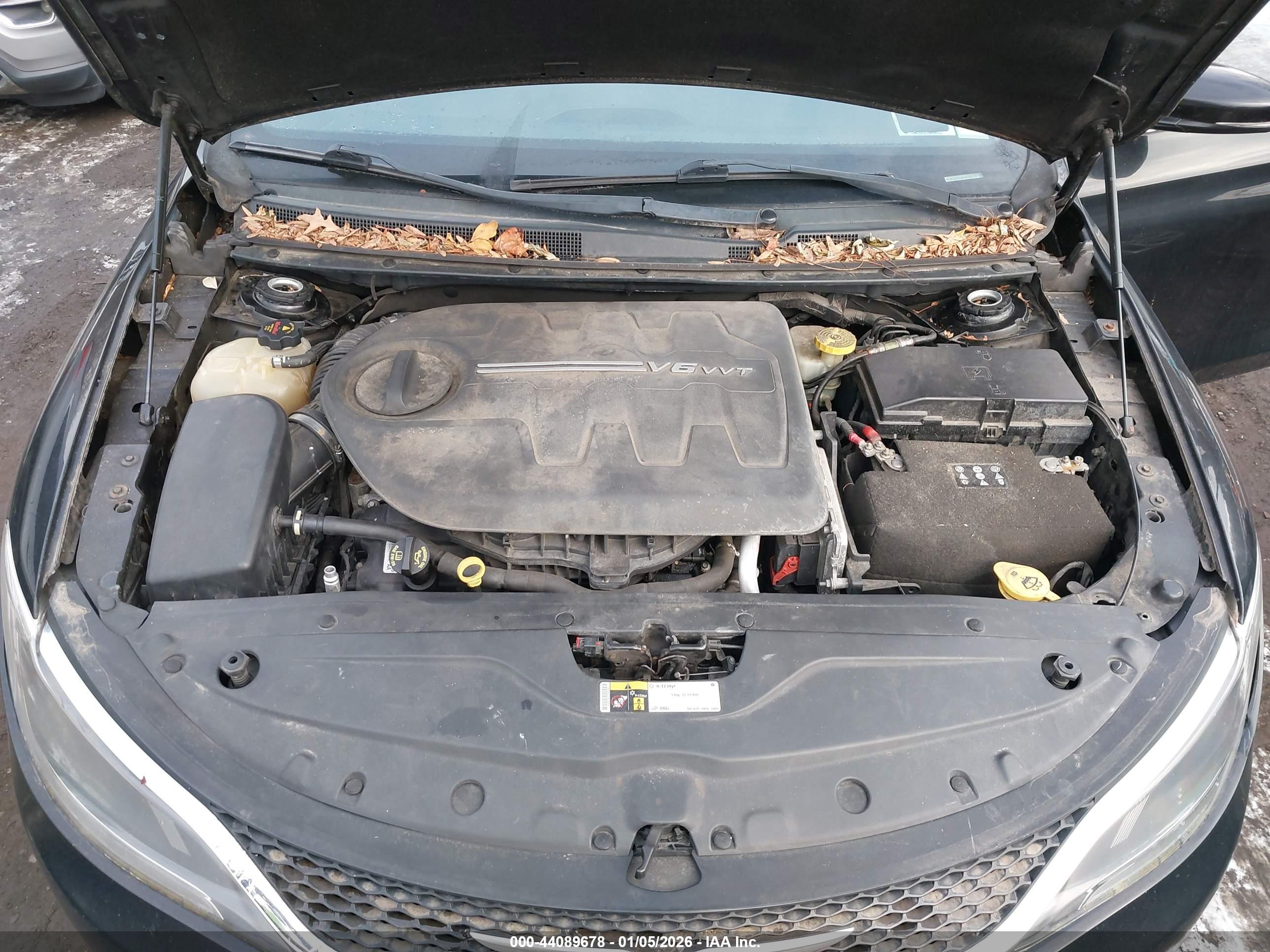 CHRYSLER 200 image 10