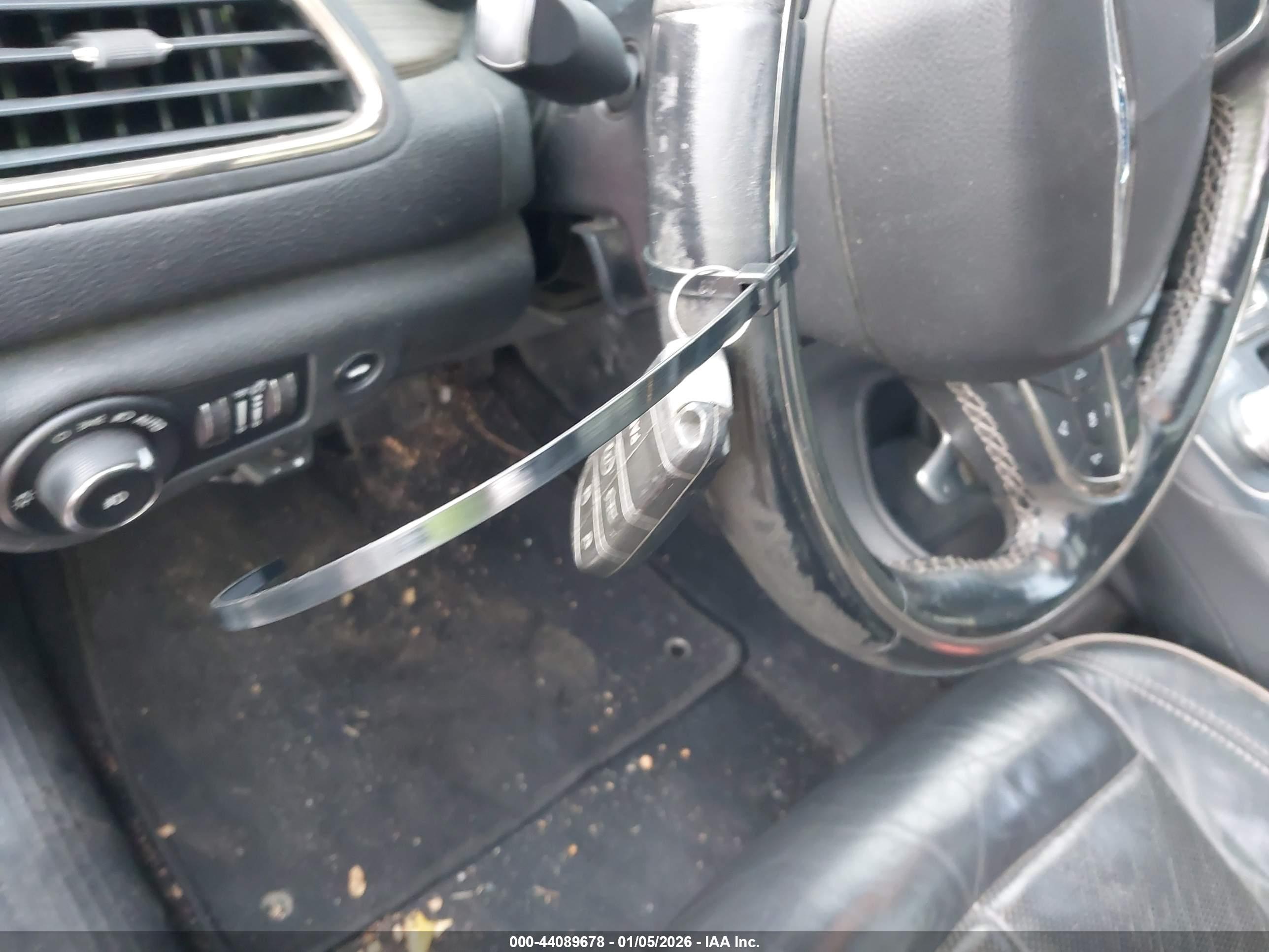 CHRYSLER 200 image 11