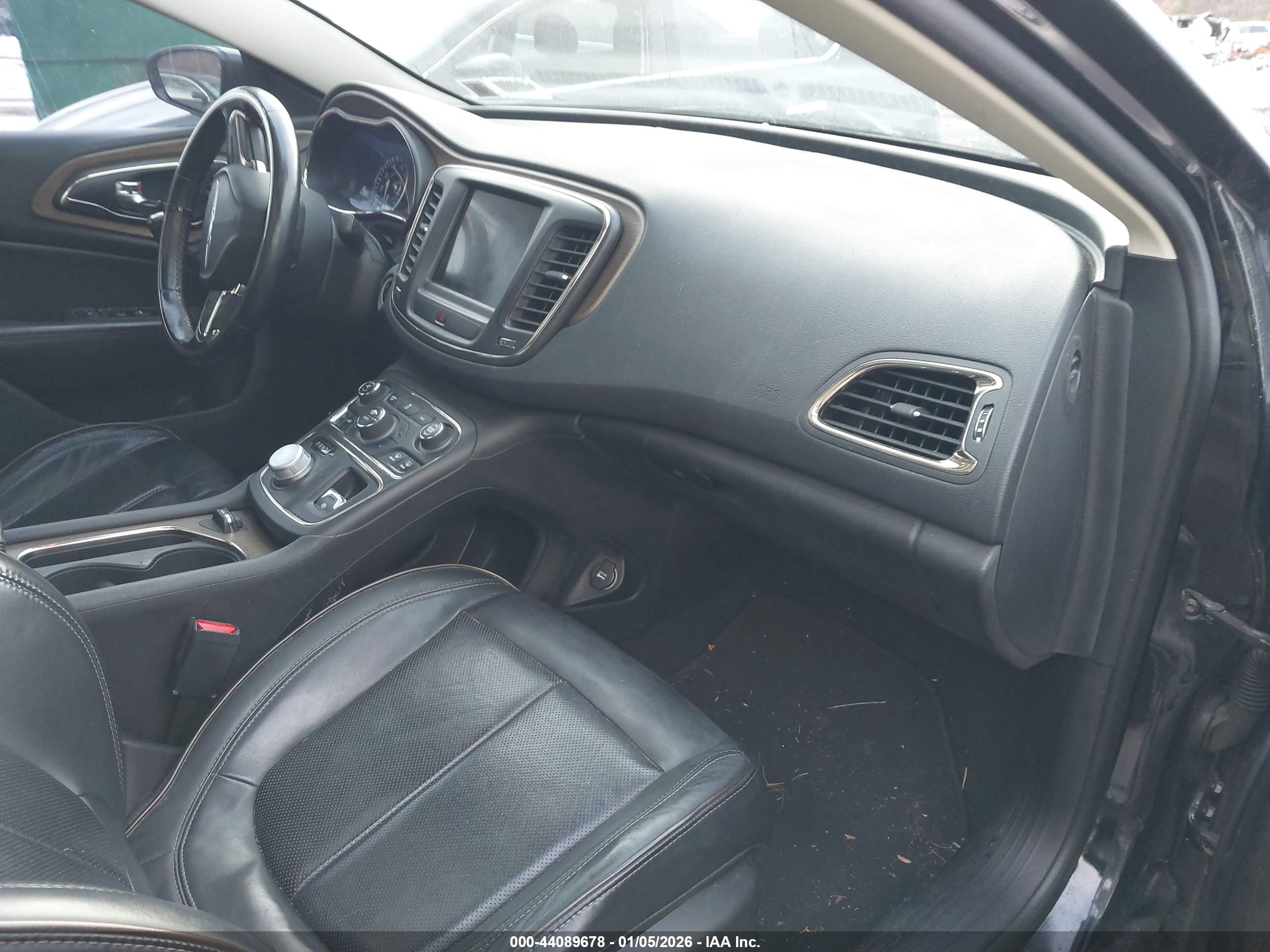 CHRYSLER 200 image 5