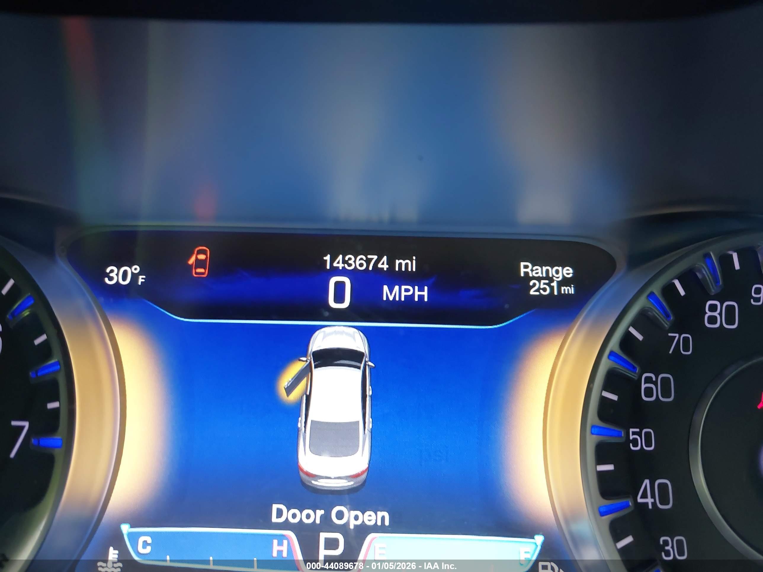 CHRYSLER 200 image 7