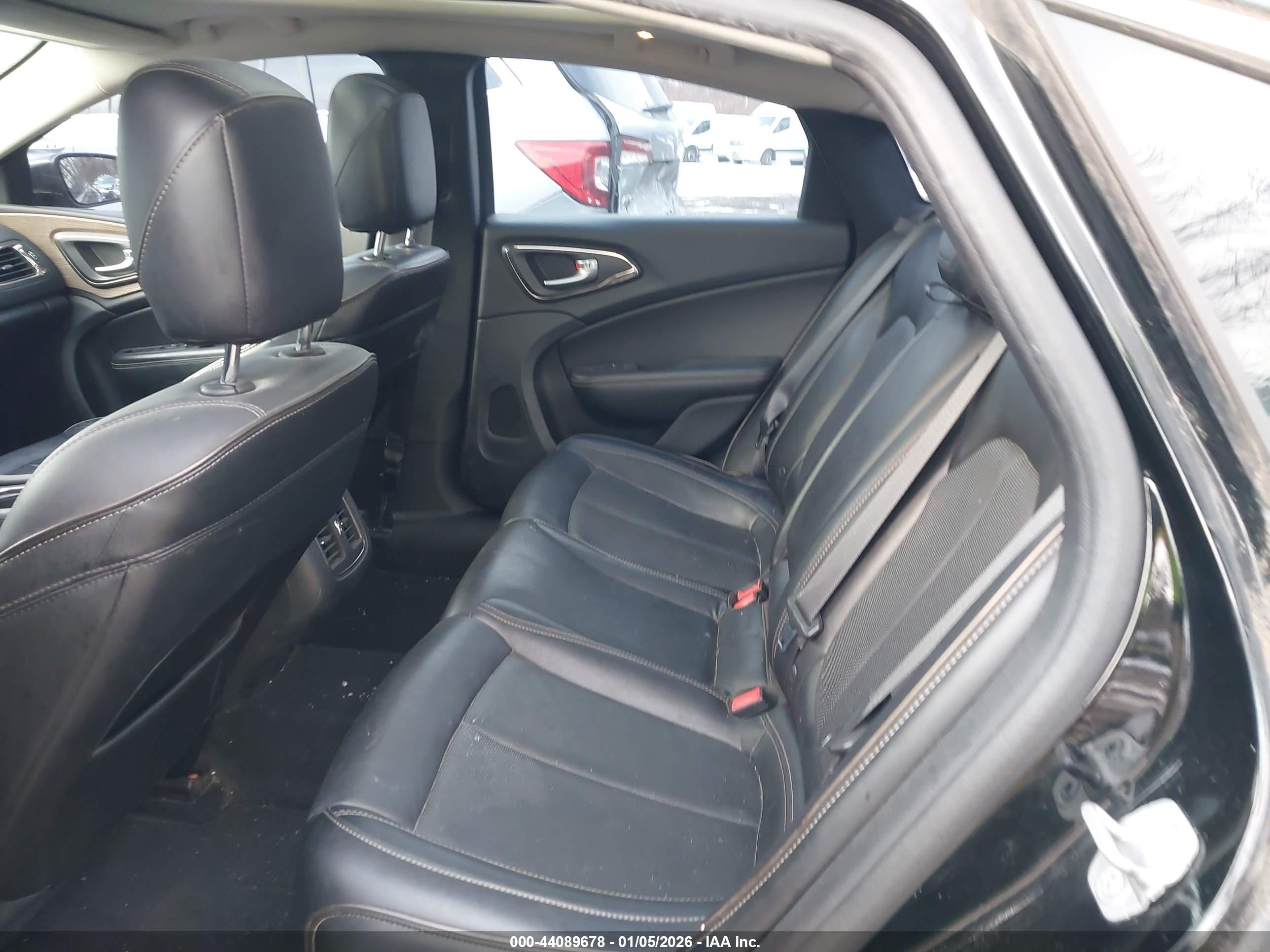 CHRYSLER 200 image 8
