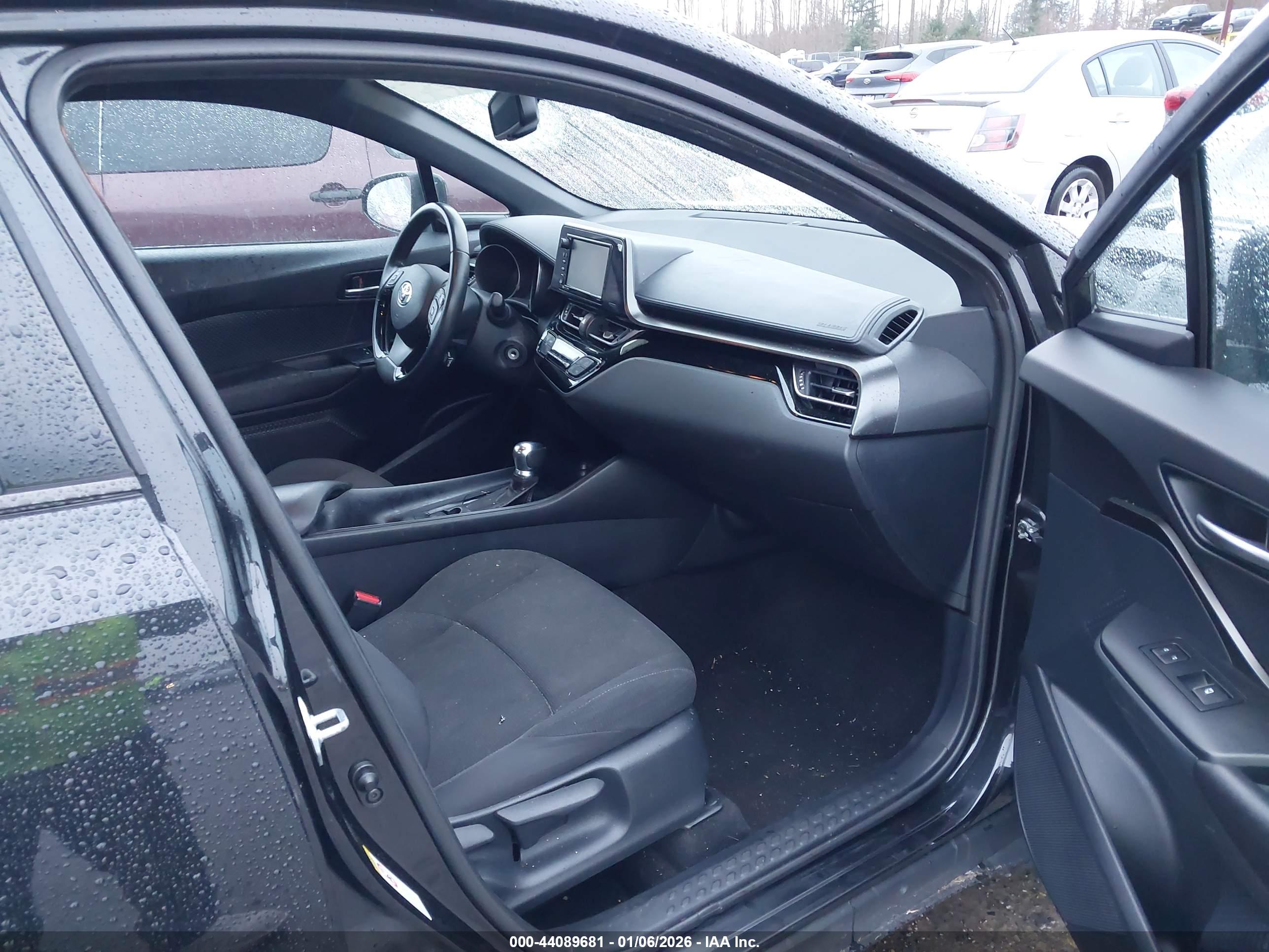 TOYOTA C-HR image 5