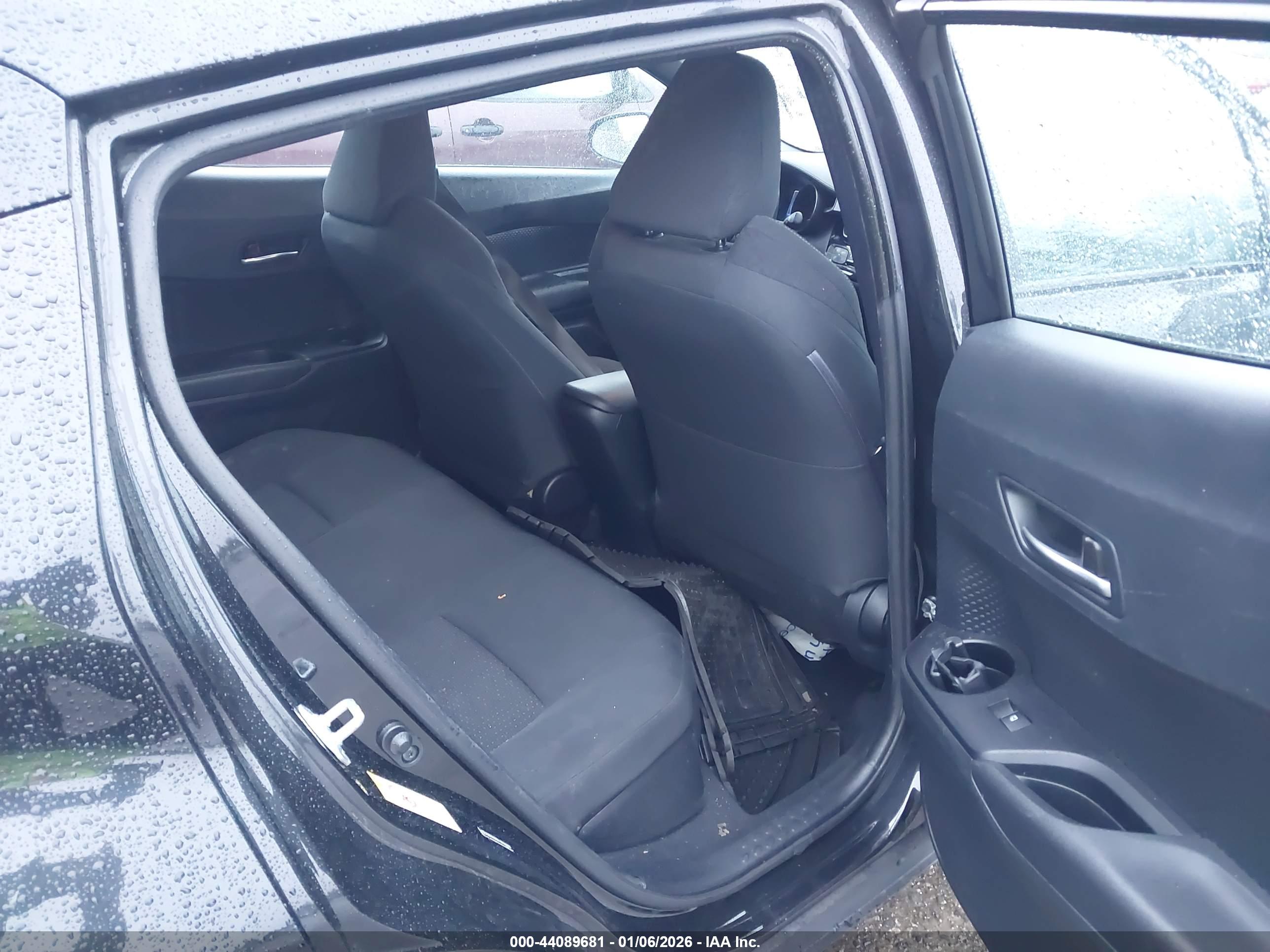 TOYOTA C-HR image 8