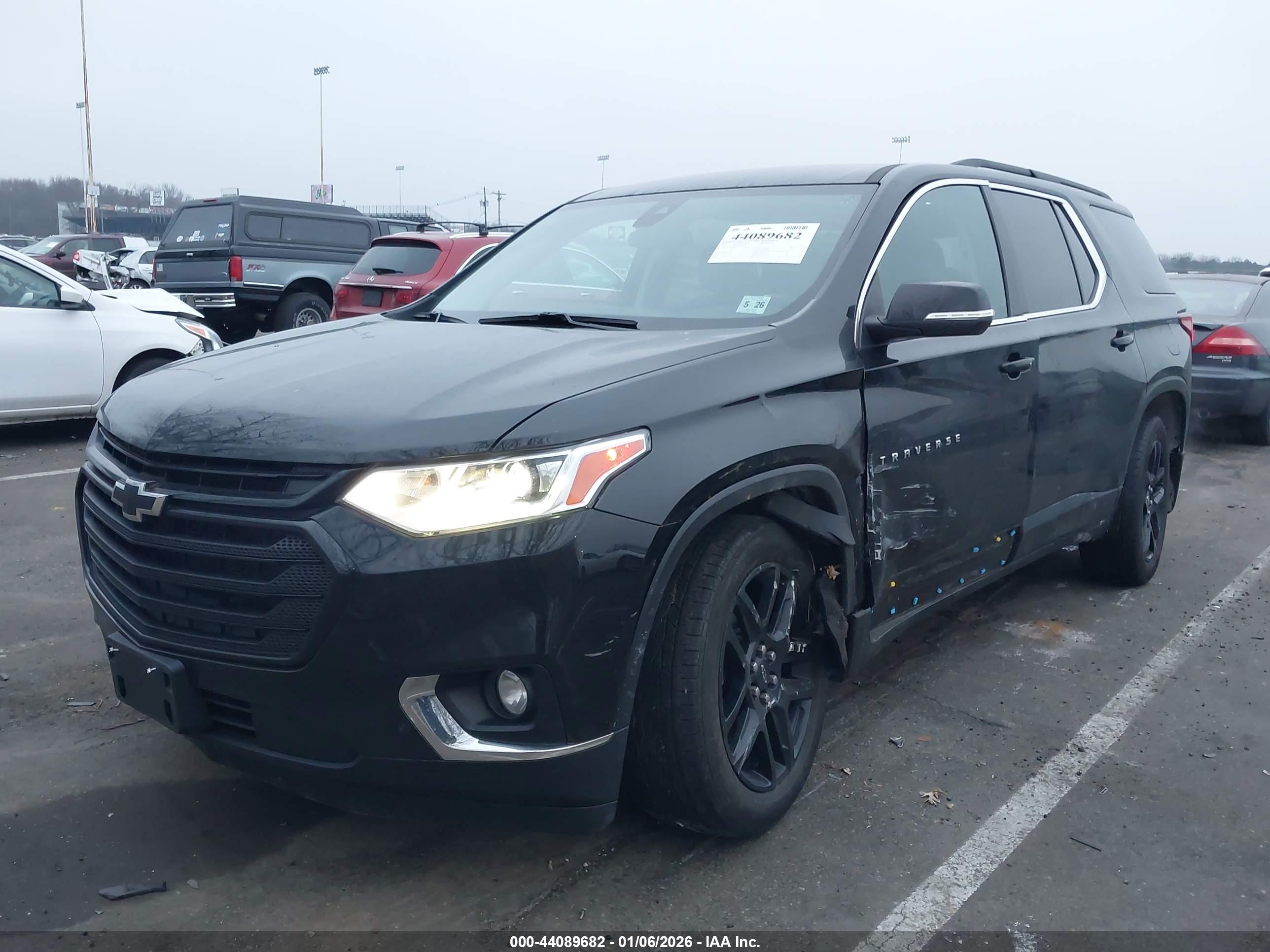 CHEVROLET TRAVERSE image 2