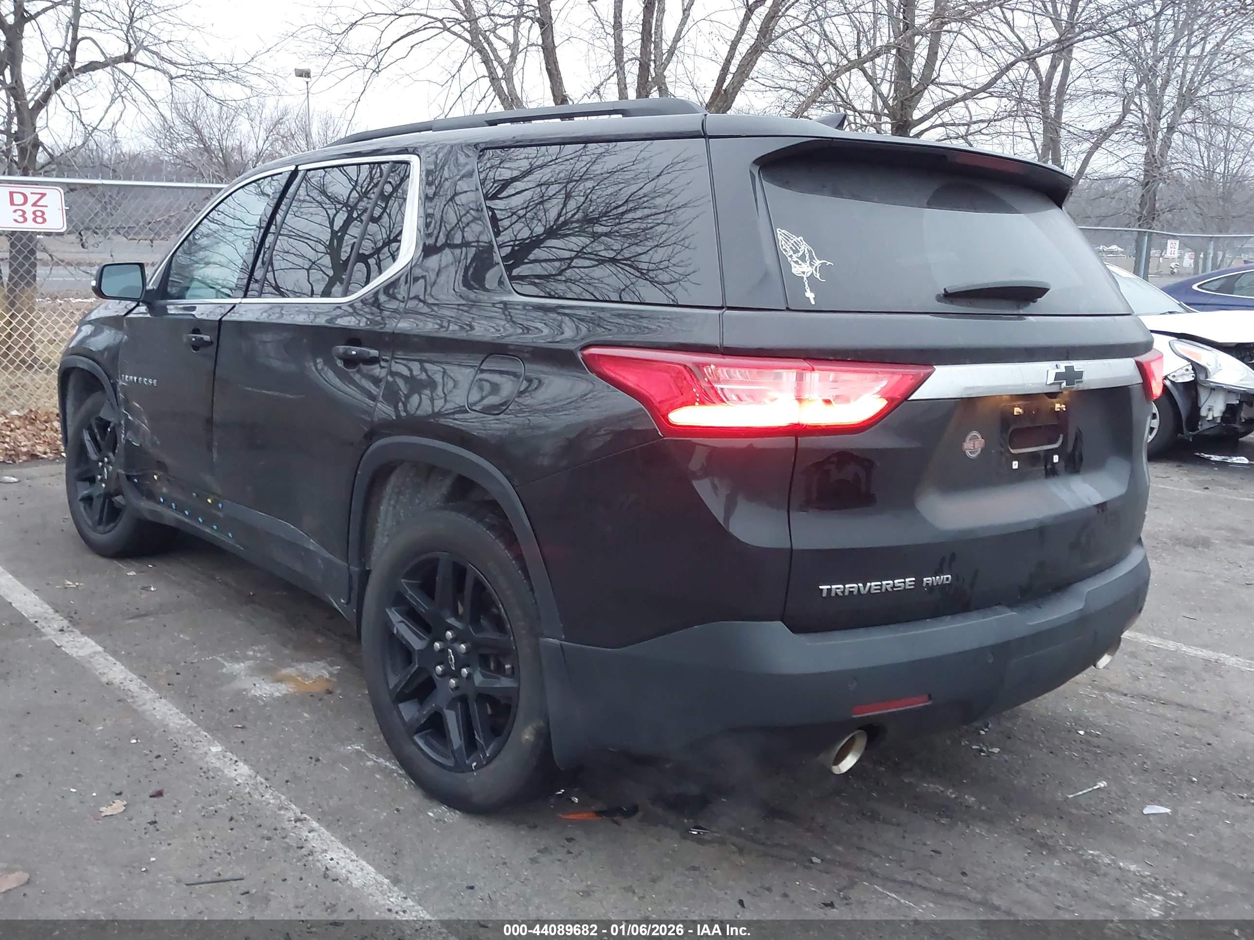 CHEVROLET TRAVERSE image 3