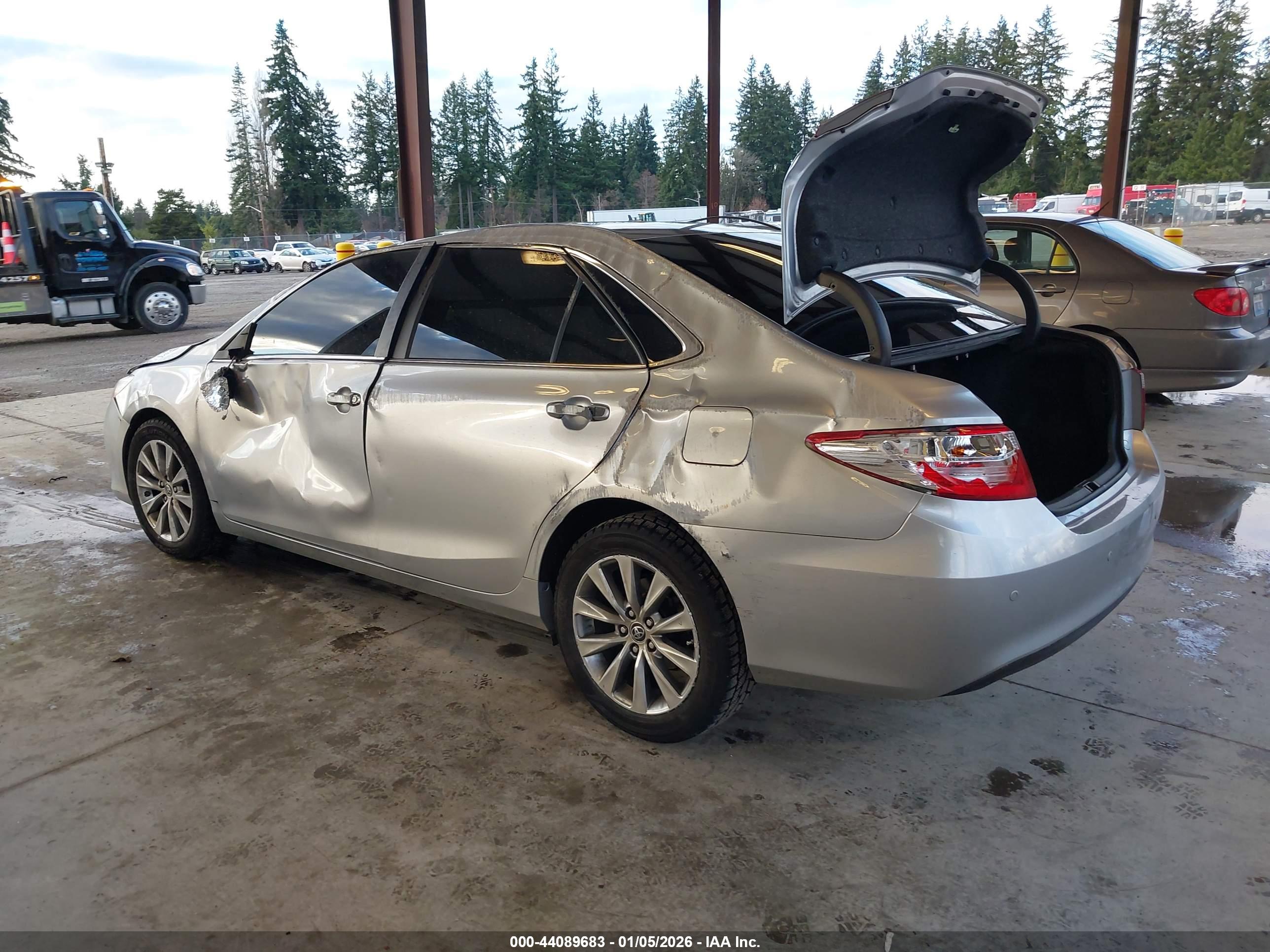TOYOTA CAMRY image 3
