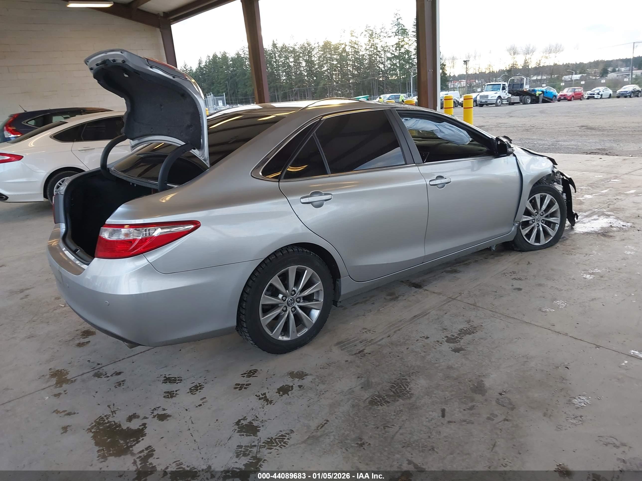 TOYOTA CAMRY image 4