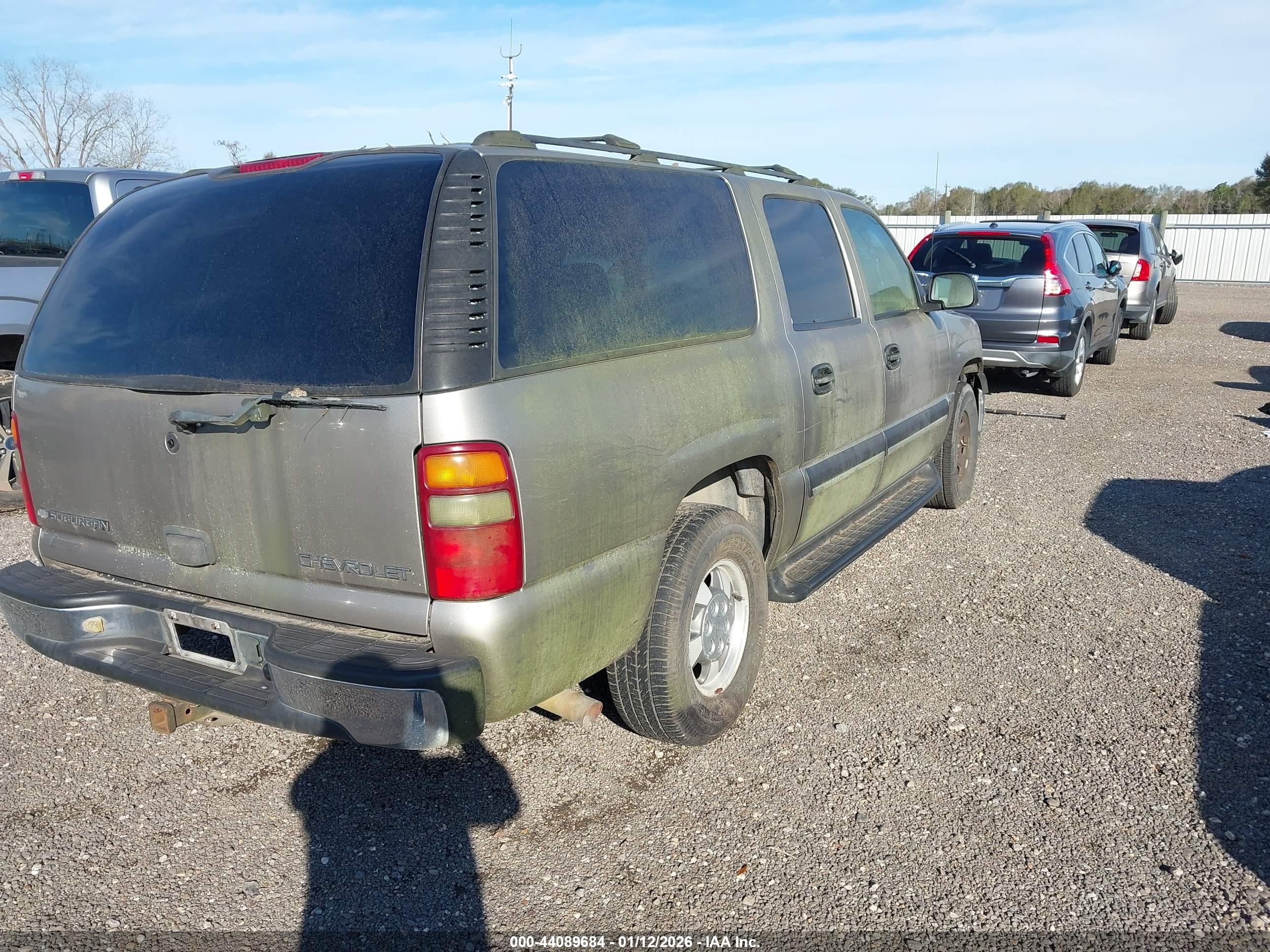 CHEVROLET SUBURBAN image 4