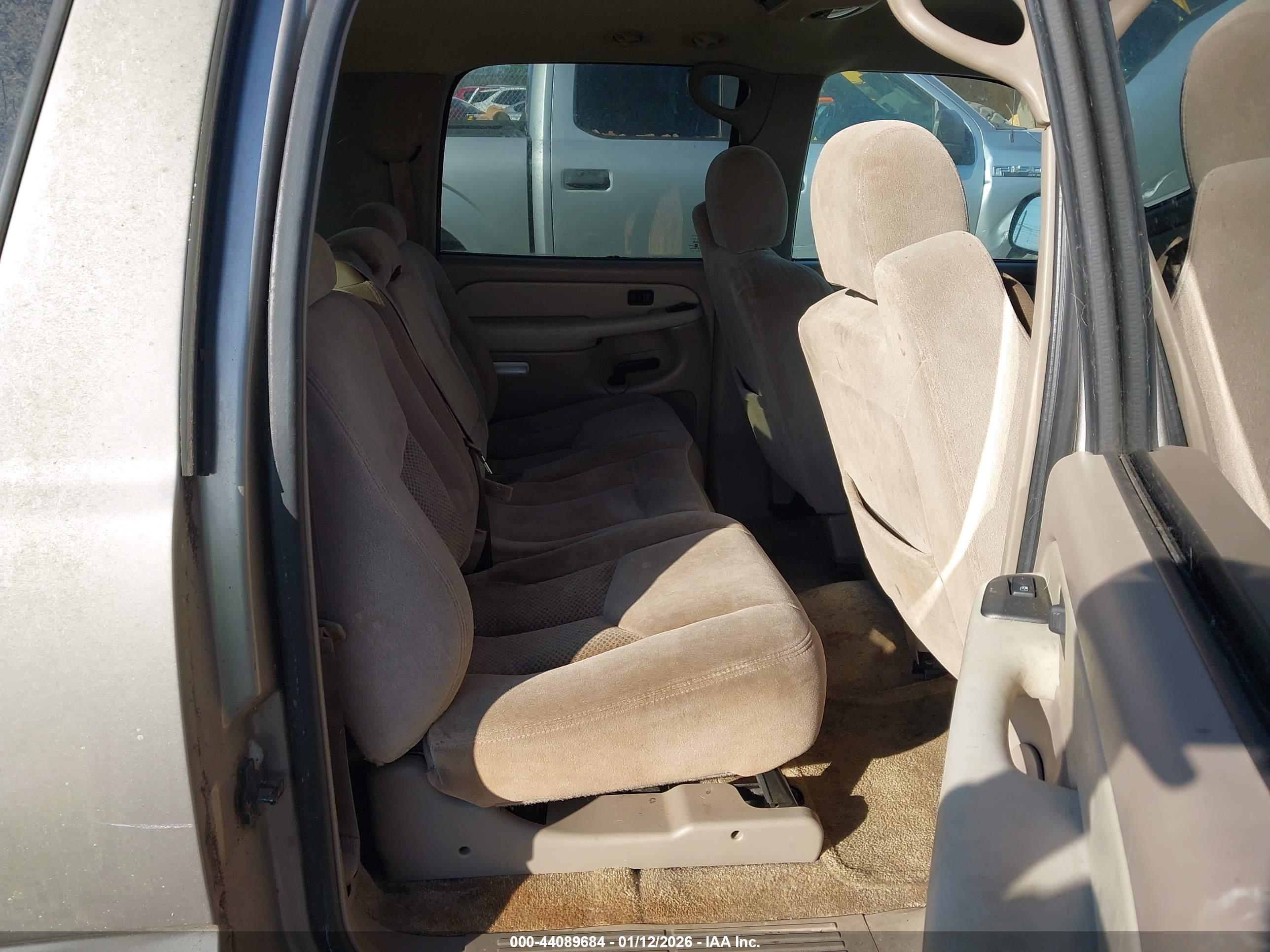 CHEVROLET SUBURBAN image 8