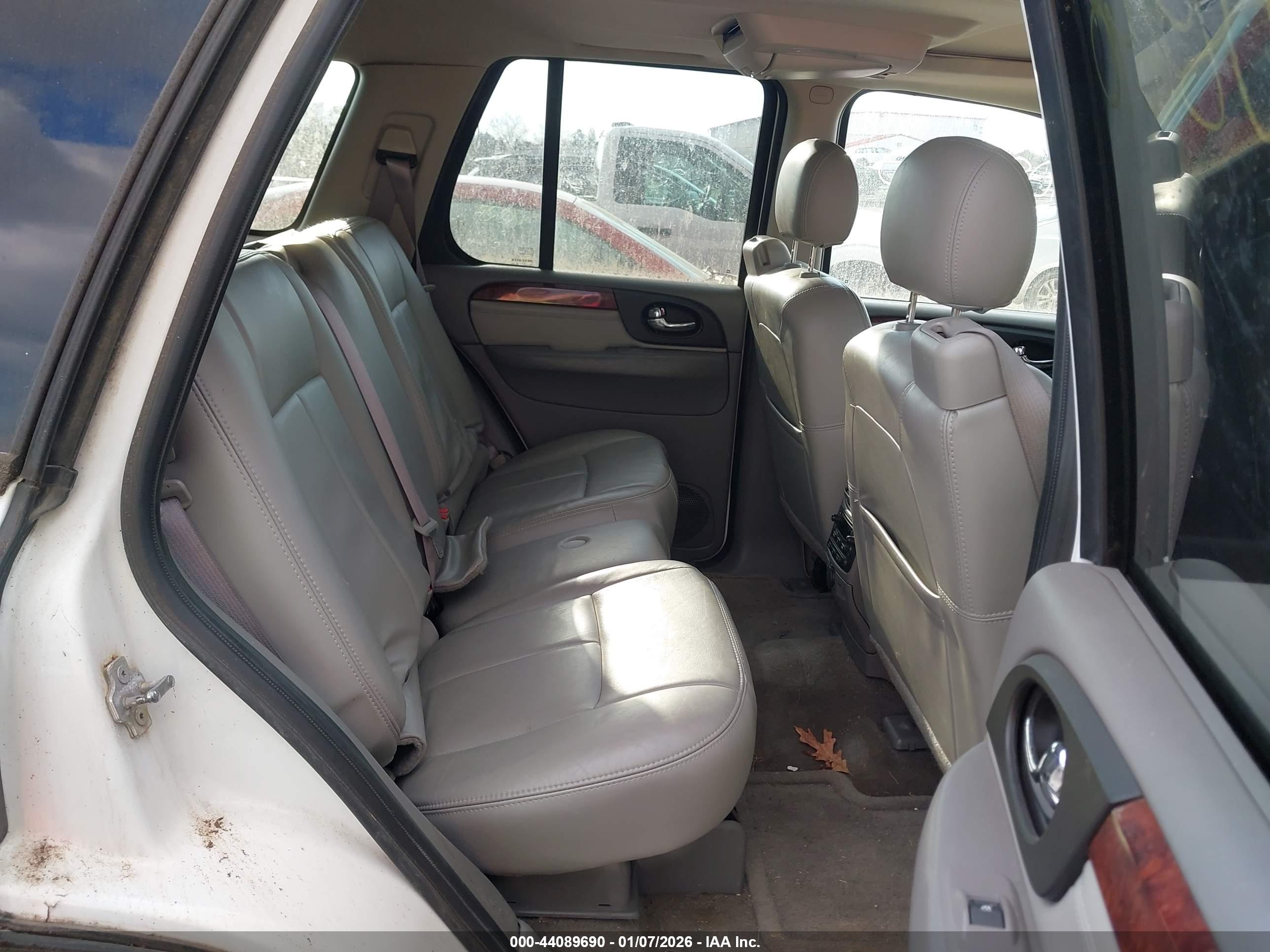 GMC ENVOY image 8